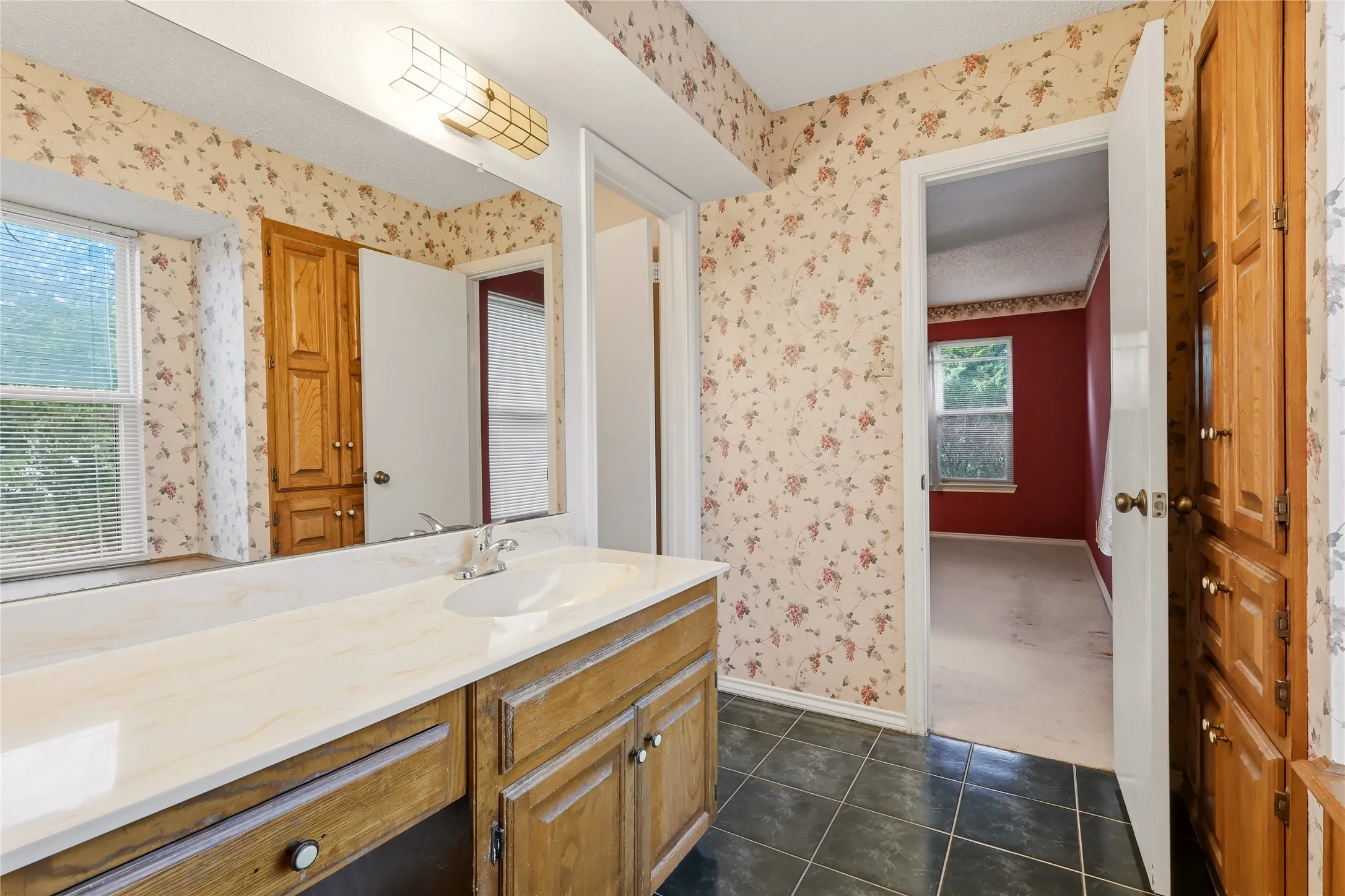 840 Meadowview Ln Twin Creek Ranch Estates Dallas County. Primary En Suite