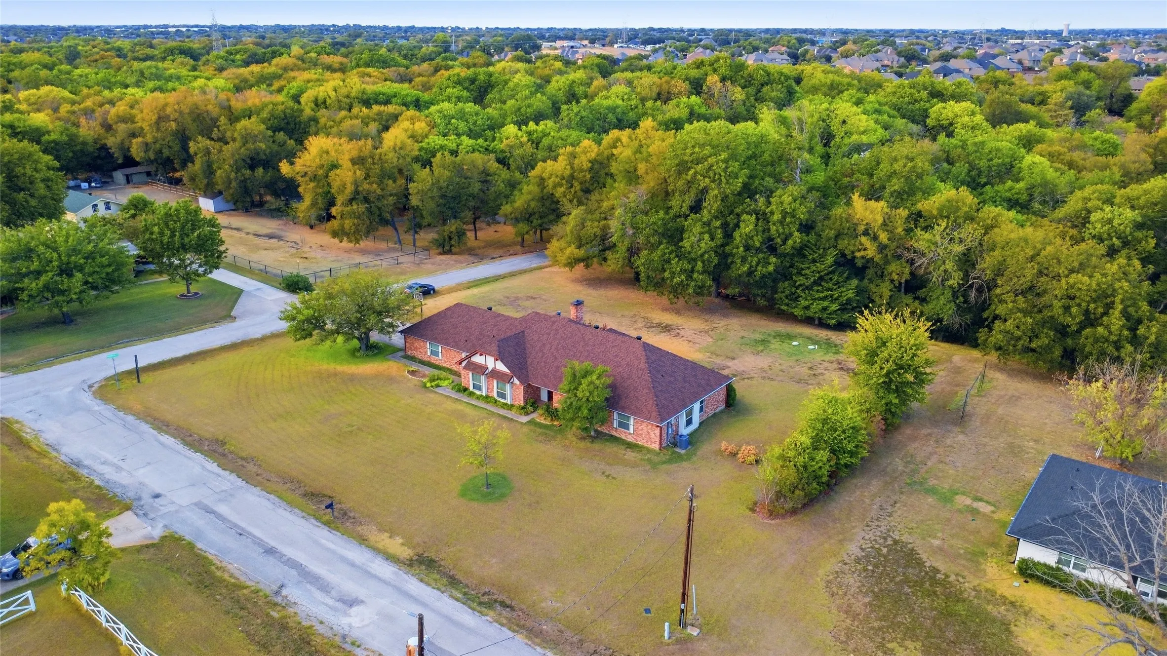 Single Family Residence For Sale in Dallas County , 840 Meadowview Lane, Wylie, Texas 75098, 5 Bedroom, 3 Bathroom, 2 Garage spaces, 2,411 Sqft, built in 1978, mls#21400321, Real Estate Agent in Wylie, Homes For Sale in Dallas county, Homes For Sale in Wylie, Realtor in Wylie Texas, Real Estate Brokerage Independent Realty Texas, Luminita Cordes Realtor
