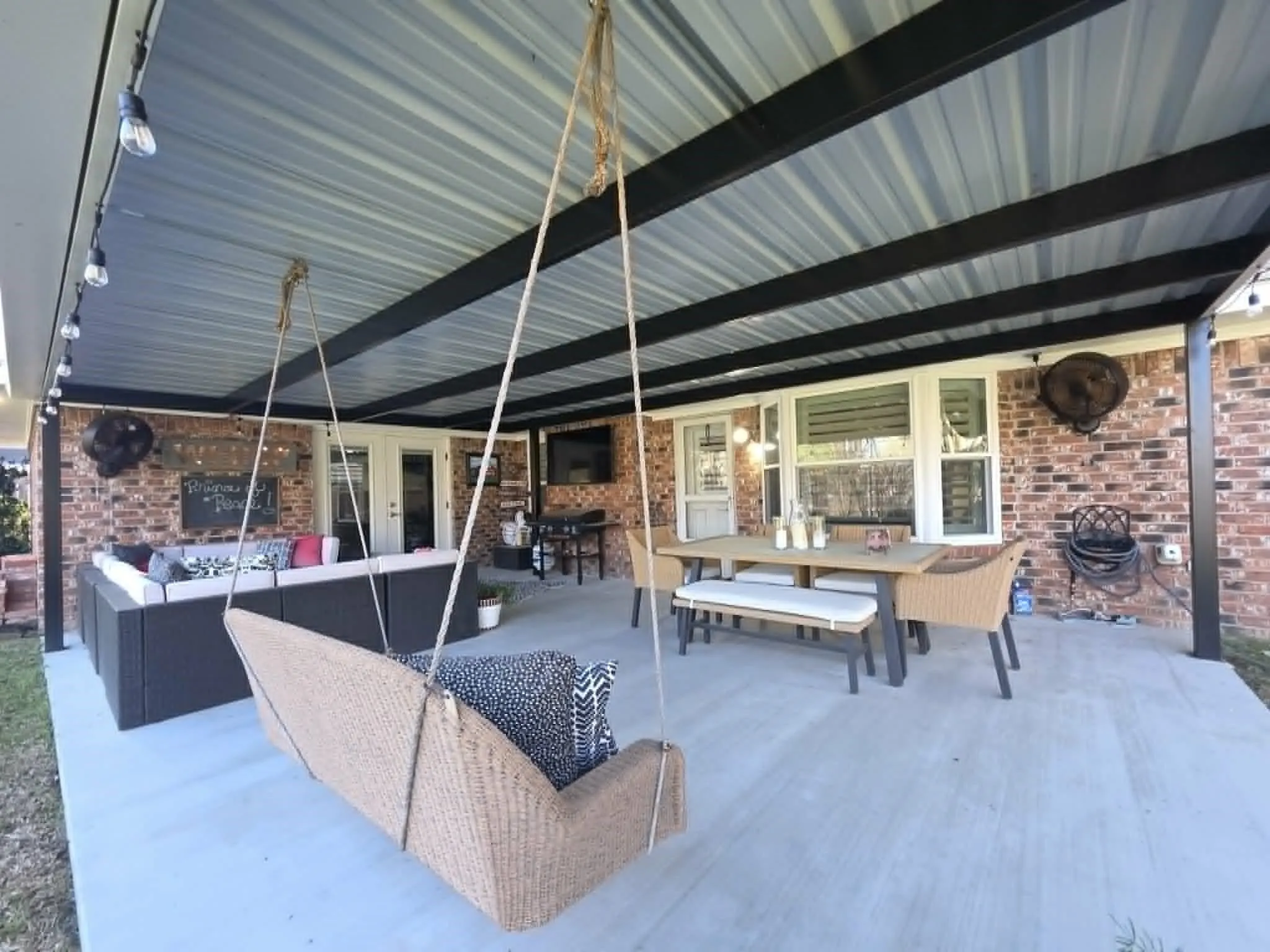 Single Family Residence For Sale in Limestone County , 901 Hillandale Street, Mexia, Texas 76667, 3 Bedroom, 2 Bathroom, 2 Garage spaces, 2,582 Sqft, built in 1982, mls#21402695, Real Estate Agent in Mexia, Homes For Sale in Limestone county, Homes For Sale in Mexia, Realtor in Mexia Texas, Real Estate Brokerage Independent Realty Texas, Luminita Cordes Realtor