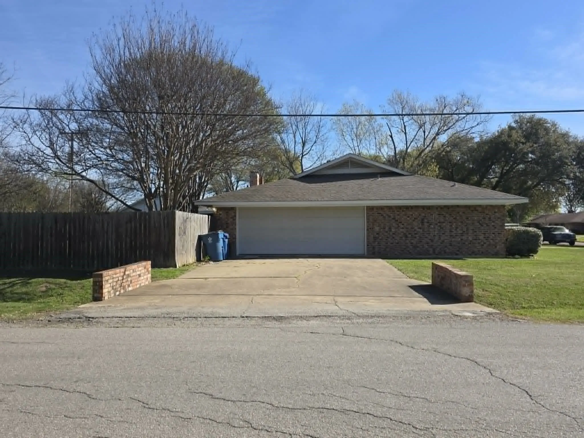 Single Family Residence For Sale in Limestone County , 901 Hillandale Street, Mexia, Texas 76667, 3 Bedroom, 2 Bathroom, 2 Garage spaces, 2,582 Sqft, built in 1982, mls#21402695, Real Estate Agent in Mexia, Homes For Sale in Limestone county, Homes For Sale in Mexia, Realtor in Mexia Texas, Real Estate Brokerage Independent Realty Texas, Luminita Cordes Realtor