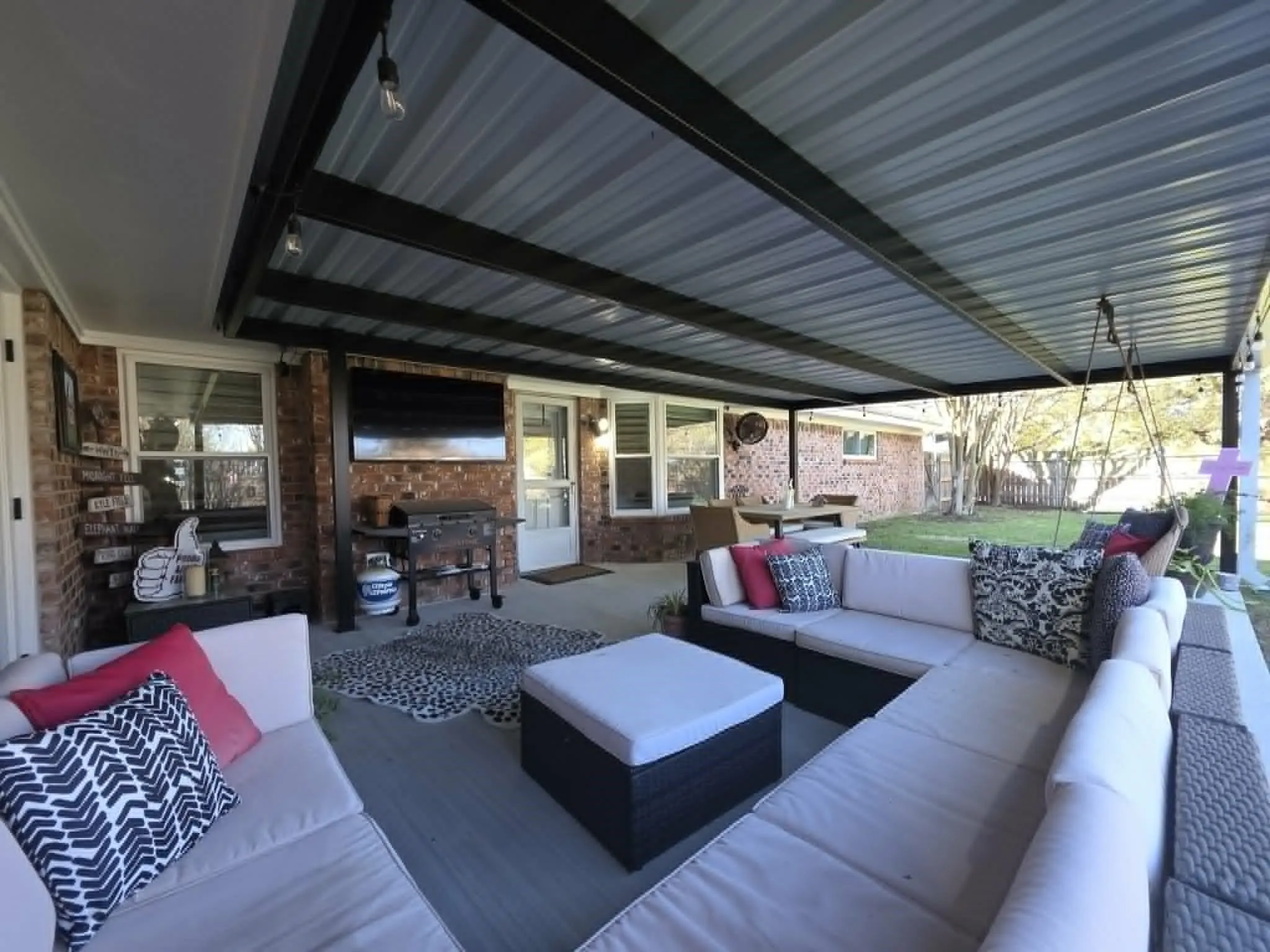 Single Family Residence For Sale in Limestone County , 901 Hillandale Street, Mexia, Texas 76667, 3 Bedroom, 2 Bathroom, 2 Garage spaces, 2,582 Sqft, built in 1982, mls#21402695, Real Estate Agent in Mexia, Homes For Sale in Limestone county, Homes For Sale in Mexia, Realtor in Mexia Texas, Real Estate Brokerage Independent Realty Texas, Luminita Cordes Realtor