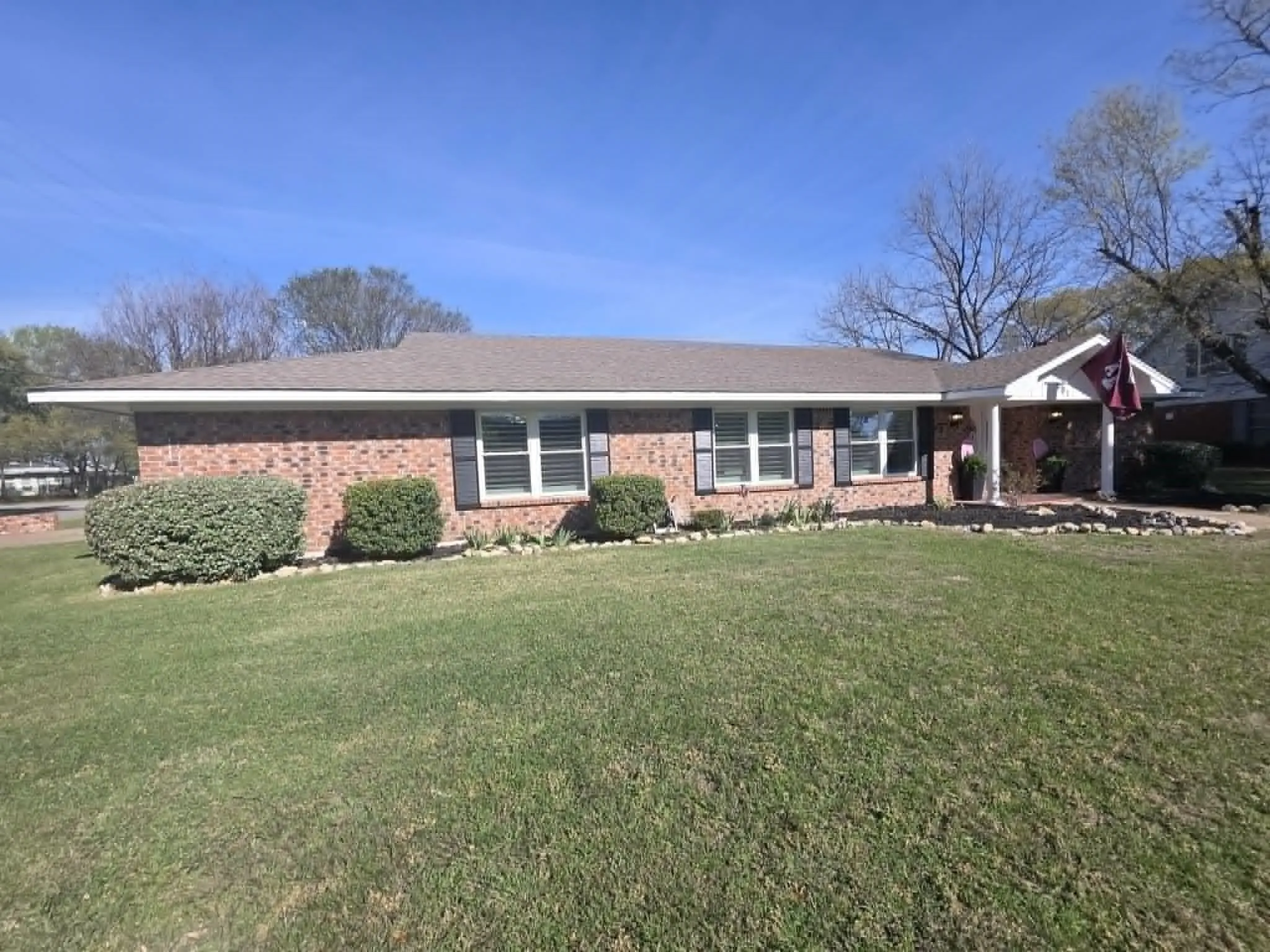 Single Family Residence For Sale in Limestone County , 901 Hillandale Street, Mexia, Texas 76667, 3 Bedroom, 2 Bathroom, 2 Garage spaces, 2,582 Sqft, built in 1982, mls#21402695, Real Estate Agent in Mexia, Homes For Sale in Limestone county, Homes For Sale in Mexia, Realtor in Mexia Texas, Real Estate Brokerage Independent Realty Texas, Luminita Cordes Realtor