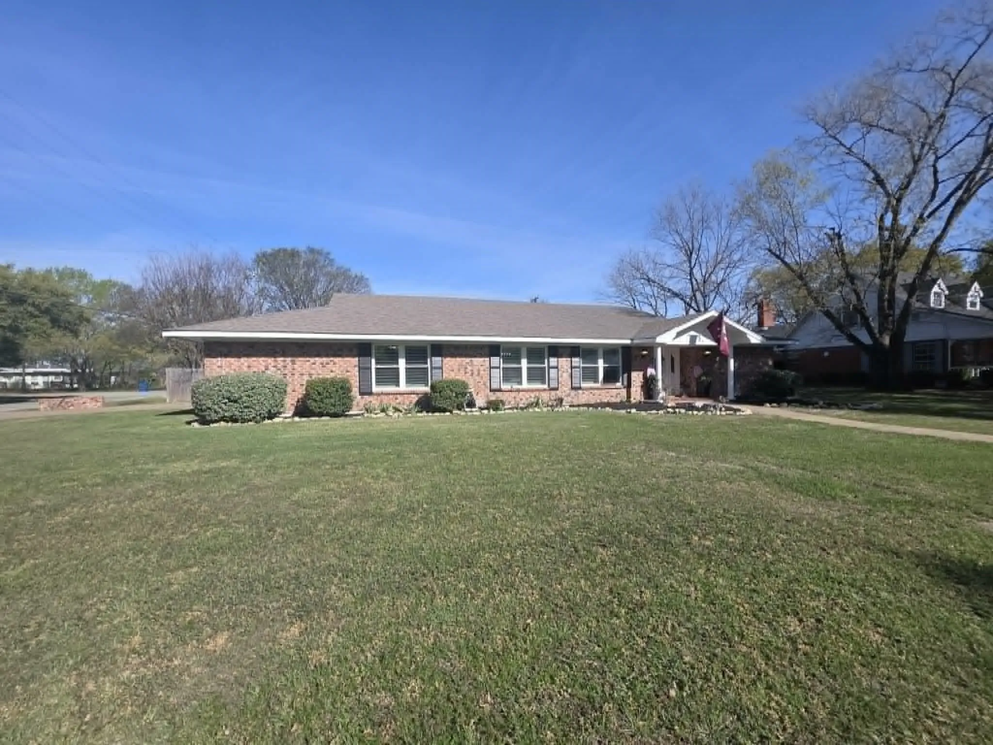 Single Family Residence For Sale in Limestone County , 901 Hillandale Street, Mexia, Texas 76667, 3 Bedroom, 2 Bathroom, 2 Garage spaces, 2,582 Sqft, built in 1982, mls#21402695, Real Estate Agent in Mexia, Homes For Sale in Limestone county, Homes For Sale in Mexia, Realtor in Mexia Texas, Real Estate Brokerage Independent Realty Texas, Luminita Cordes Realtor