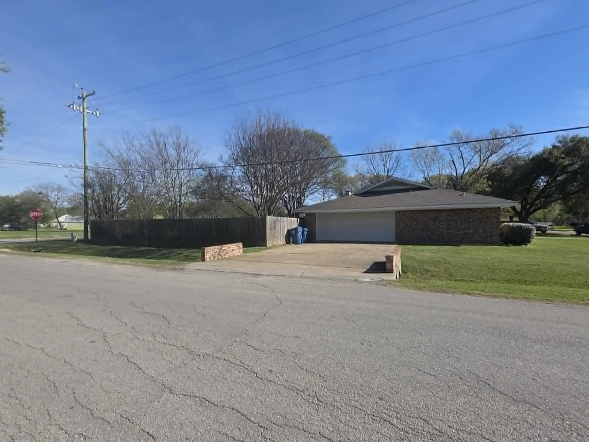 Single Family Residence For Sale in Limestone County , 901 Hillandale Street, Mexia, Texas 76667, 3 Bedroom, 2 Bathroom, 2 Garage spaces, 2,582 Sqft, built in 1982, mls#21402695, Real Estate Agent in Mexia, Homes For Sale in Limestone county, Homes For Sale in Mexia, Realtor in Mexia Texas, Real Estate Brokerage Independent Realty Texas, Luminita Cordes Realtor
