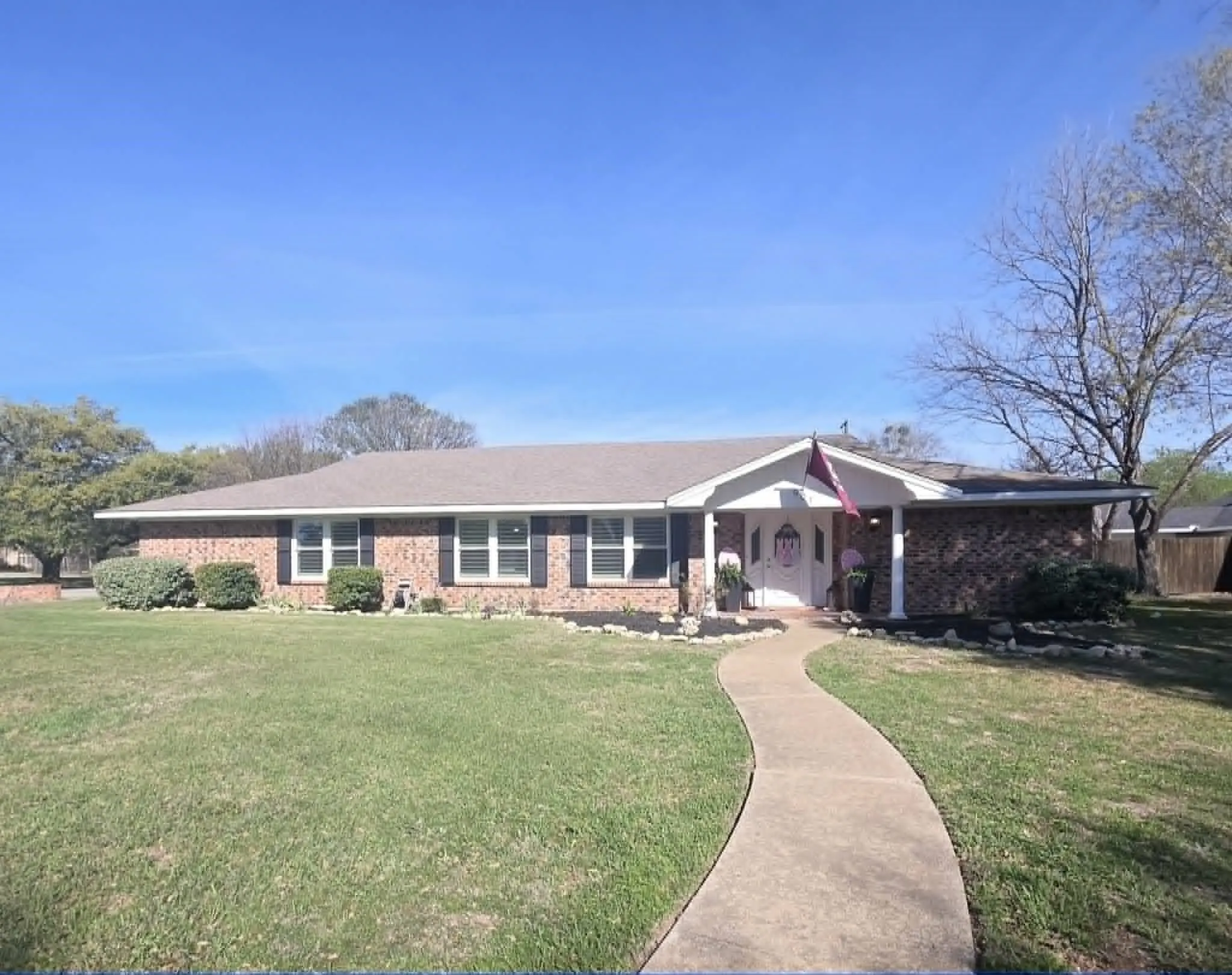 Single Family Residence For Sale in Limestone County , 901 Hillandale Street, Mexia, Texas 76667, 3 Bedroom, 2 Bathroom, 2 Garage spaces, 2,582 Sqft, built in 1982, mls#21402695, Real Estate Agent in Mexia, Homes For Sale in Limestone county, Homes For Sale in Mexia, Realtor in Mexia Texas, Real Estate Brokerage Independent Realty Texas, Luminita Cordes Realtor