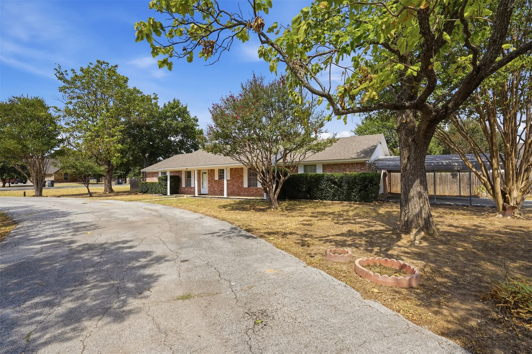 Single Family Residence For Sale in Tarrant County , 6880 Sandy Beach Road, Azle, Texas 76020, 3 Bedroom, 2 Bathroom, 2 Garage spaces, 1,528 Sqft, built in 1982, mls#21401731, Real Estate Agent in Azle, Homes For Sale in Tarrant county, Homes For Sale in Azle, Realtor in Azle Texas, Real Estate Brokerage Independent Realty Texas, Luminita Cordes Realtor
