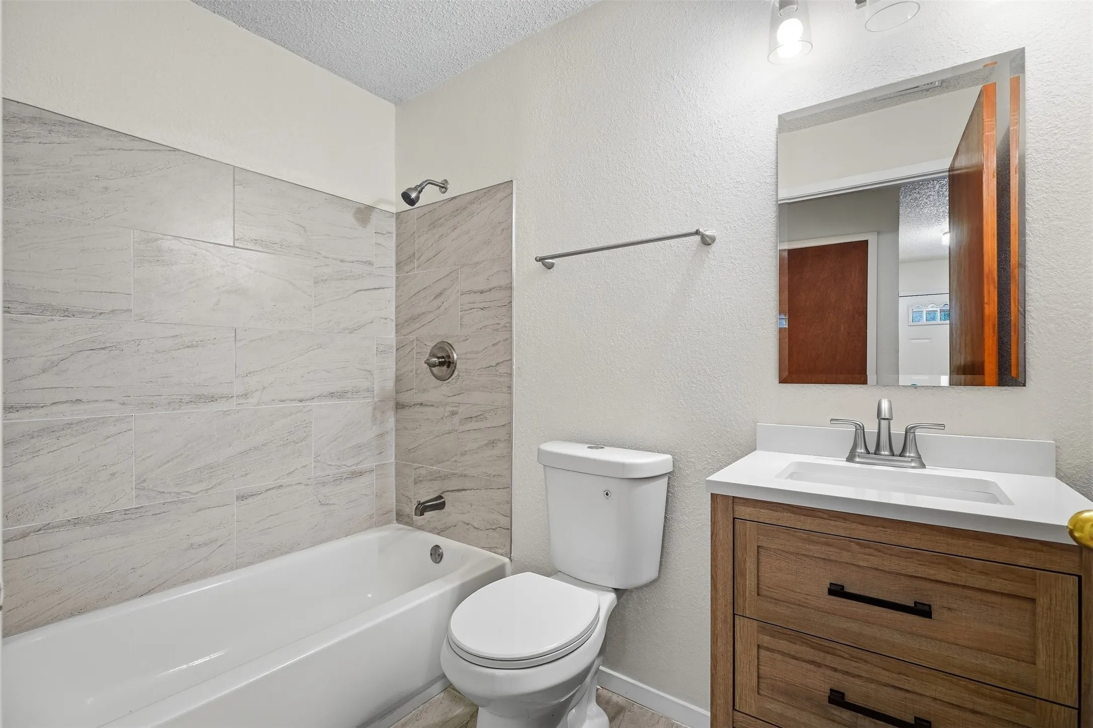 Single Family Residence For Sale in Tarrant County , 6880 Sandy Beach Road, Azle, Texas 76020, 3 Bedroom, 2 Bathroom, 2 Garage spaces, 1,528 Sqft, built in 1982, mls#21401731, Real Estate Agent in Azle, Homes For Sale in Tarrant county, Homes For Sale in Azle, Realtor in Azle Texas, Real Estate Brokerage Independent Realty Texas, Luminita Cordes Realtor