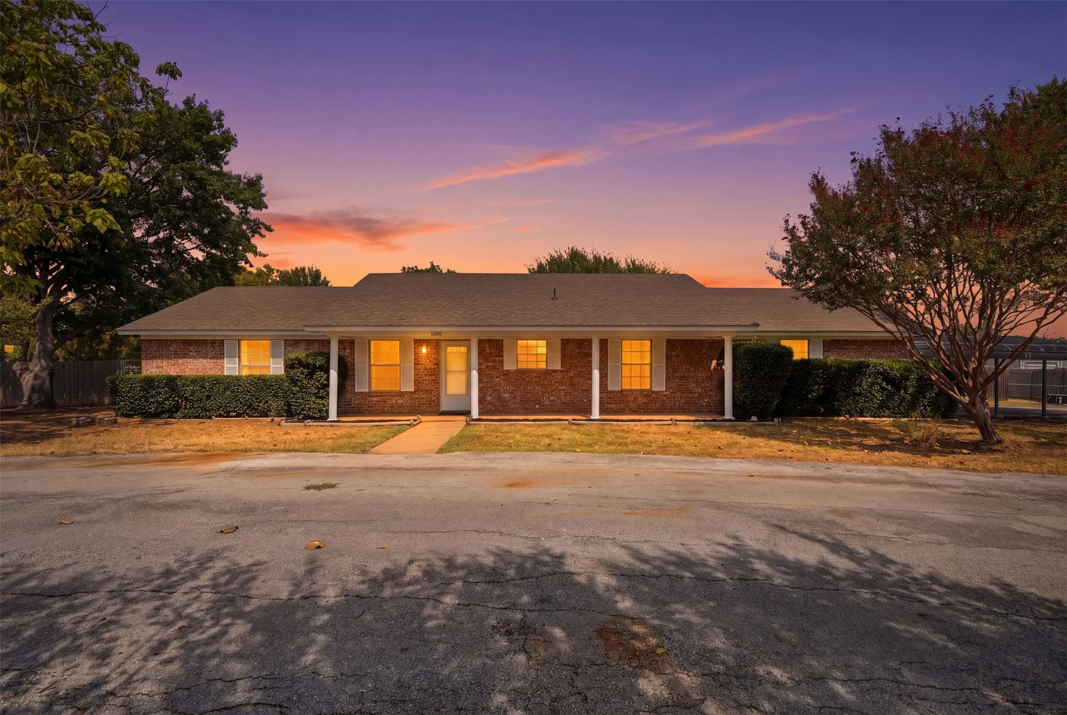 Single Family Residence For Sale in Tarrant County , 6880 Sandy Beach Road, Azle, Texas 76020, 3 Bedroom, 2 Bathroom, 2 Garage spaces, 1,528 Sqft, built in 1982, mls#21401731, Real Estate Agent in Azle, Homes For Sale in Tarrant county, Homes For Sale in Azle, Realtor in Azle Texas, Real Estate Brokerage Independent Realty Texas, Luminita Cordes Realtor