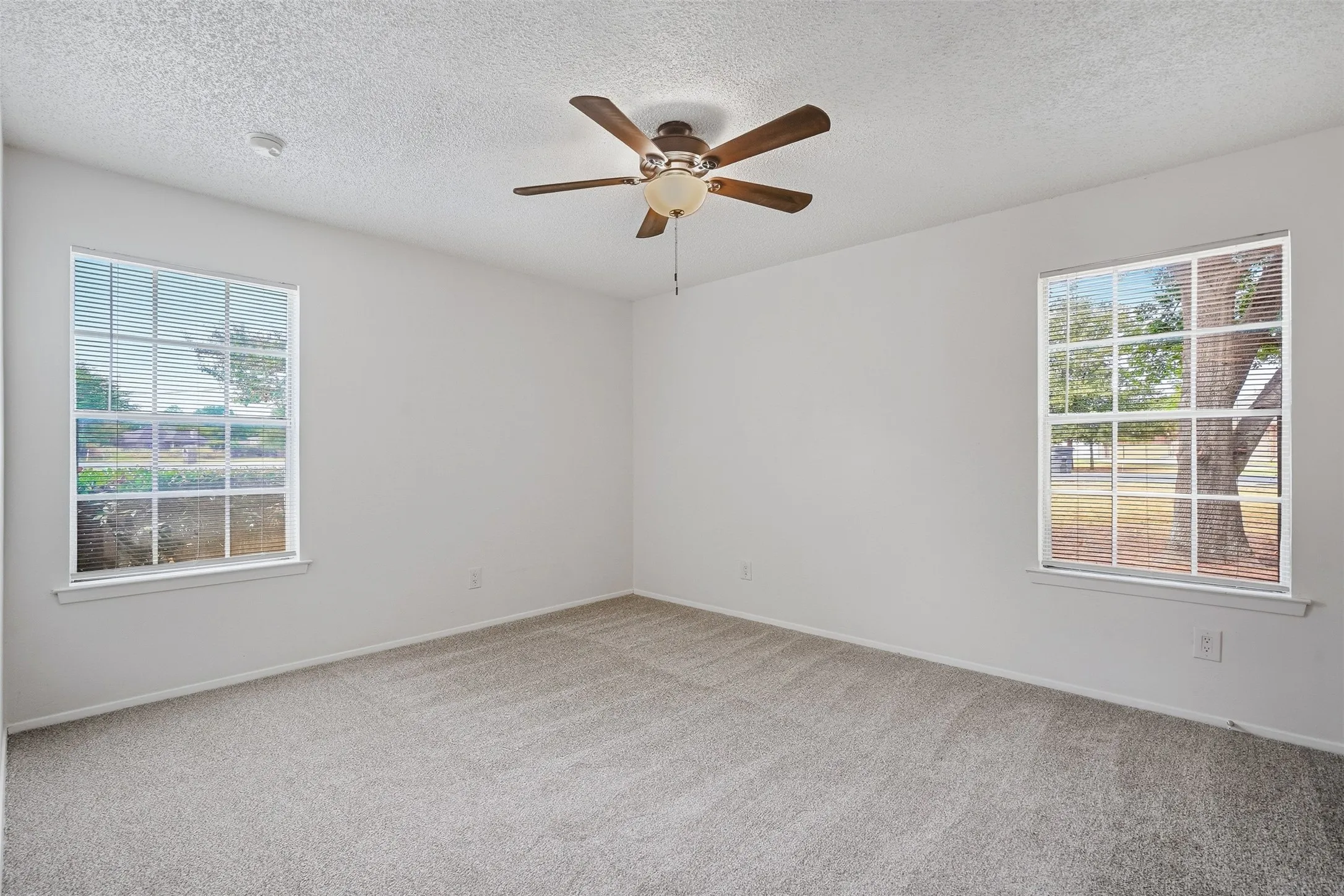 Single Family Residence For Sale in Tarrant County , 6880 Sandy Beach Road, Azle, Texas 76020, 3 Bedroom, 2 Bathroom, 2 Garage spaces, 1,528 Sqft, built in 1982, mls#21401731, Real Estate Agent in Azle, Homes For Sale in Tarrant county, Homes For Sale in Azle, Realtor in Azle Texas, Real Estate Brokerage Independent Realty Texas, Luminita Cordes Realtor