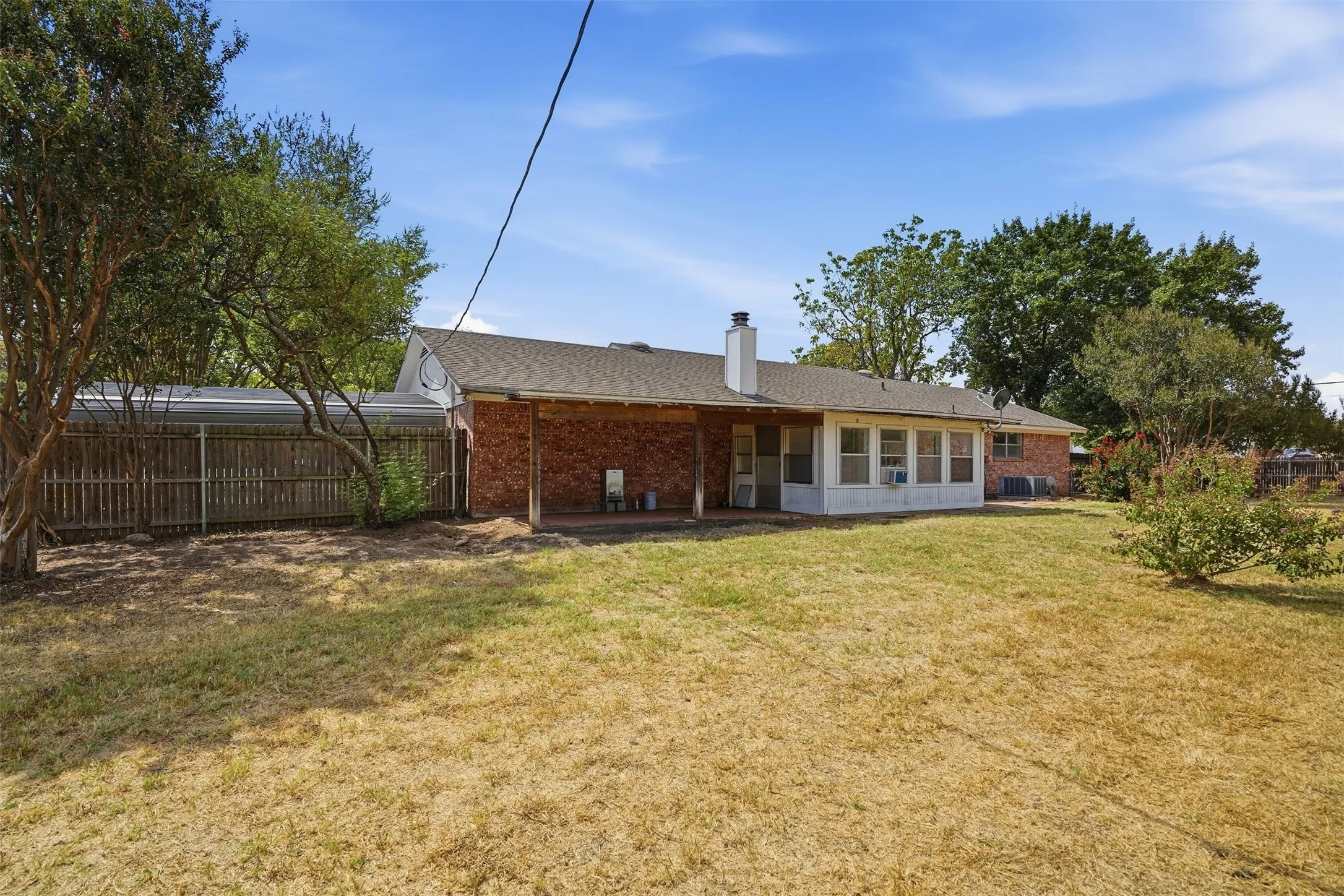Single Family Residence For Sale in Tarrant County , 6880 Sandy Beach Road, Azle, Texas 76020, 3 Bedroom, 2 Bathroom, 2 Garage spaces, 1,528 Sqft, built in 1982, mls#21401731, Real Estate Agent in Azle, Homes For Sale in Tarrant county, Homes For Sale in Azle, Realtor in Azle Texas, Real Estate Brokerage Independent Realty Texas, Luminita Cordes Realtor