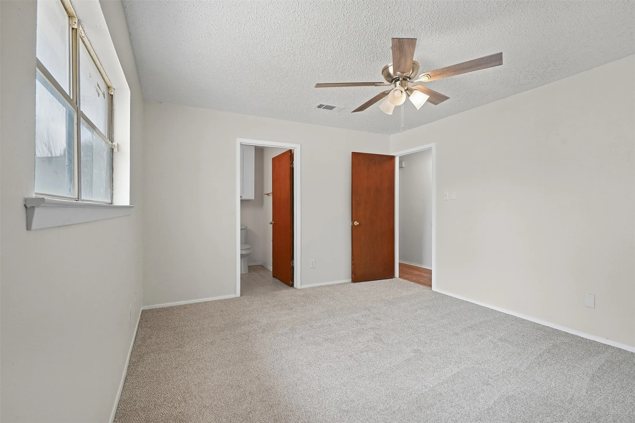 Single Family Residence For Sale in Tarrant County , 6880 Sandy Beach Road, Azle, Texas 76020, 3 Bedroom, 2 Bathroom, 2 Garage spaces, 1,528 Sqft, built in 1982, mls#21401731, Real Estate Agent in Azle, Homes For Sale in Tarrant county, Homes For Sale in Azle, Realtor in Azle Texas, Real Estate Brokerage Independent Realty Texas, Luminita Cordes Realtor