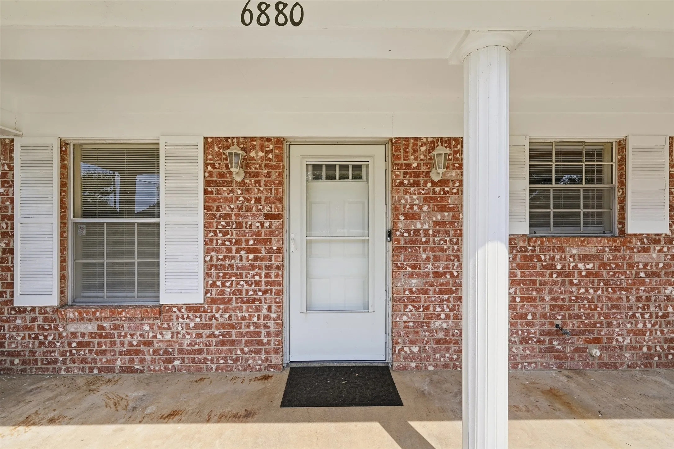 Single Family Residence For Sale in Tarrant County , 6880 Sandy Beach Road, Azle, Texas 76020, 3 Bedroom, 2 Bathroom, 2 Garage spaces, 1,528 Sqft, built in 1982, mls#21401731, Real Estate Agent in Azle, Homes For Sale in Tarrant county, Homes For Sale in Azle, Realtor in Azle Texas, Real Estate Brokerage Independent Realty Texas, Luminita Cordes Realtor