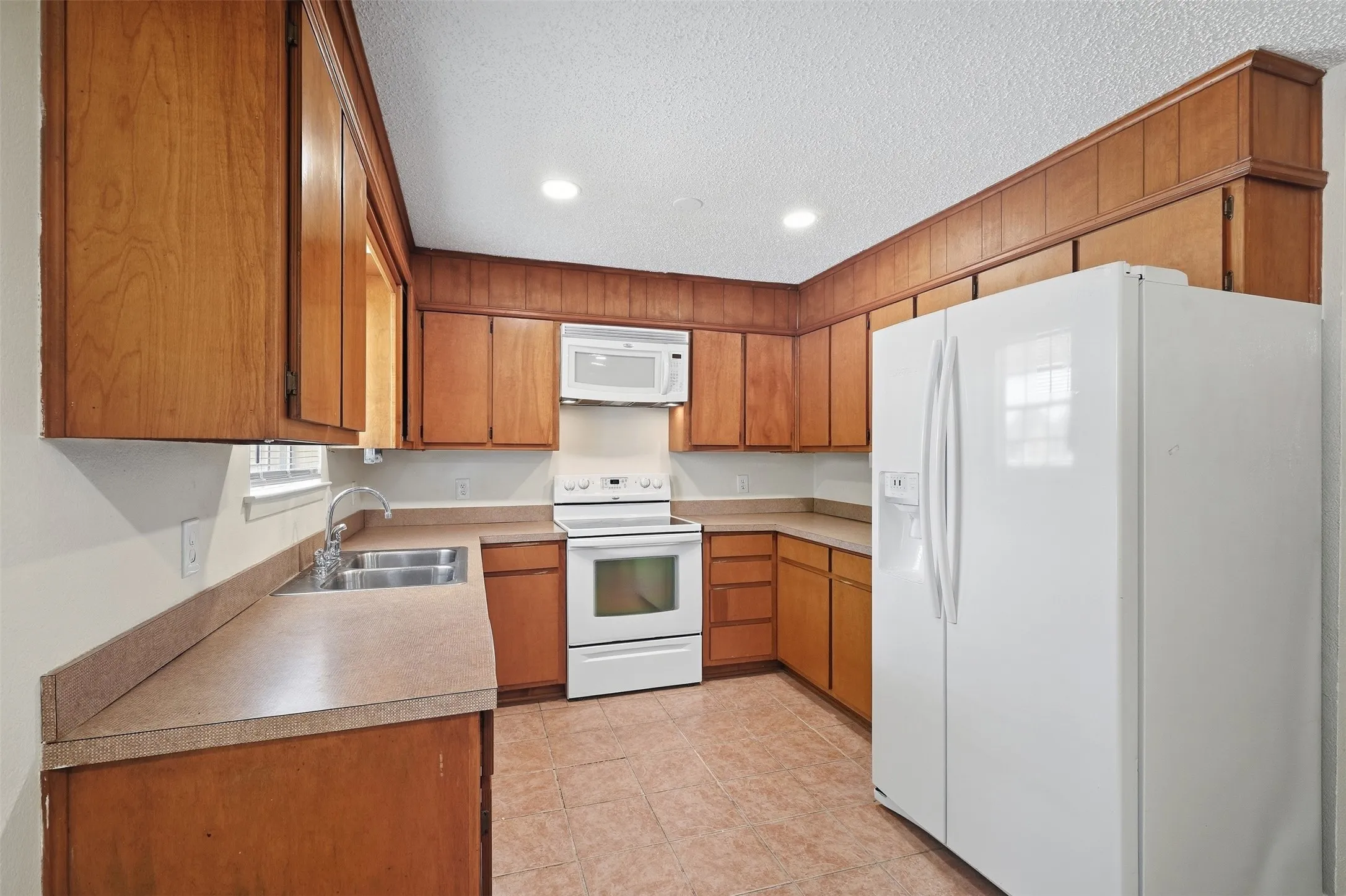 Single Family Residence For Sale in Tarrant County , 6880 Sandy Beach Road, Azle, Texas 76020, 3 Bedroom, 2 Bathroom, 2 Garage spaces, 1,528 Sqft, built in 1982, mls#21401731, Real Estate Agent in Azle, Homes For Sale in Tarrant county, Homes For Sale in Azle, Realtor in Azle Texas, Real Estate Brokerage Independent Realty Texas, Luminita Cordes Realtor