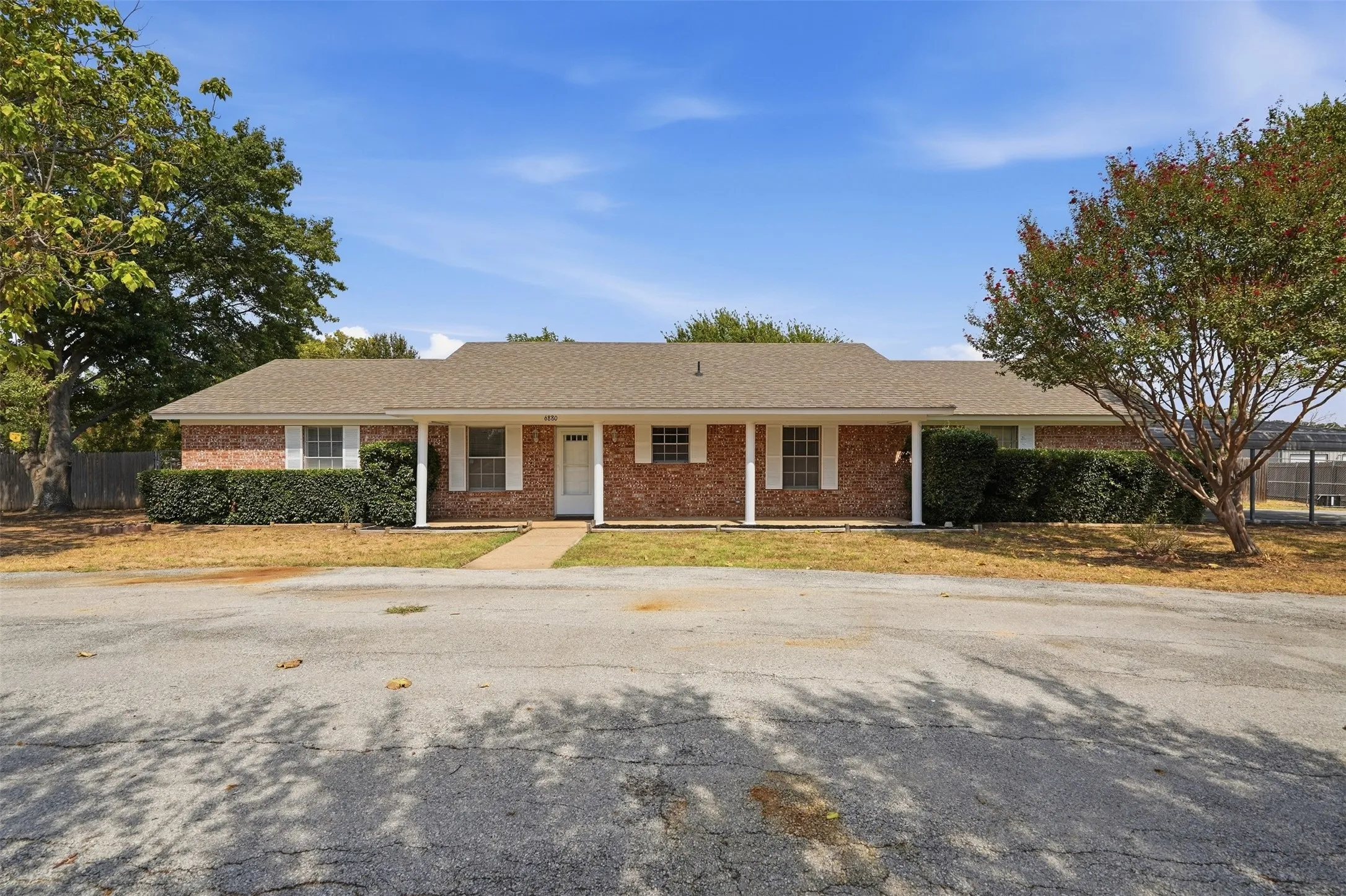 Single Family Residence For Sale in Tarrant County , 6880 Sandy Beach Road, Azle, Texas 76020, 3 Bedroom, 2 Bathroom, 2 Garage spaces, 1,528 Sqft, built in 1982, mls#21401731, Real Estate Agent in Azle, Homes For Sale in Tarrant county, Homes For Sale in Azle, Realtor in Azle Texas, Real Estate Brokerage Independent Realty Texas, Luminita Cordes Realtor