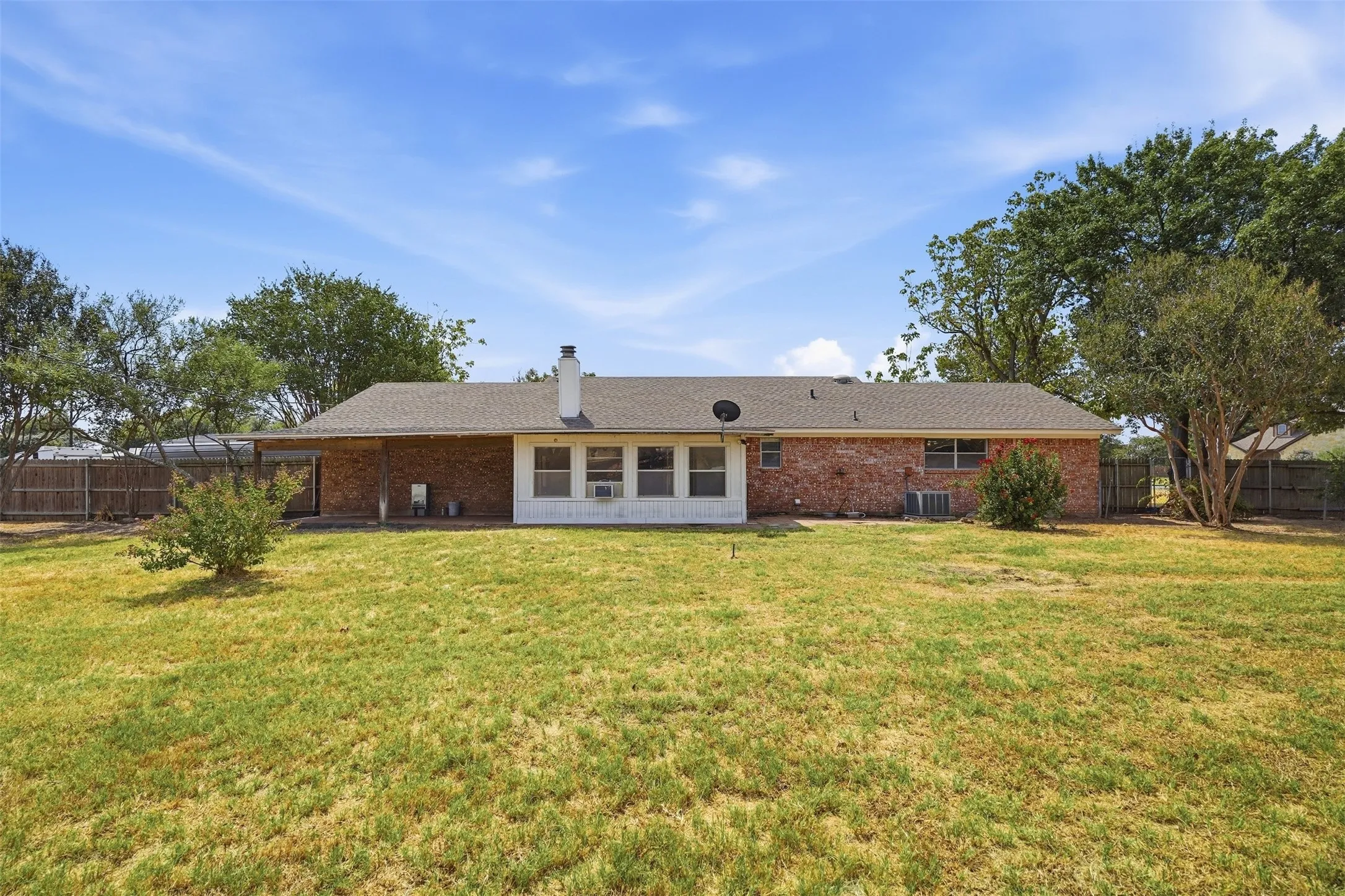 Single Family Residence For Sale in Tarrant County , 6880 Sandy Beach Road, Azle, Texas 76020, 3 Bedroom, 2 Bathroom, 2 Garage spaces, 1,528 Sqft, built in 1982, mls#21401731, Real Estate Agent in Azle, Homes For Sale in Tarrant county, Homes For Sale in Azle, Realtor in Azle Texas, Real Estate Brokerage Independent Realty Texas, Luminita Cordes Realtor