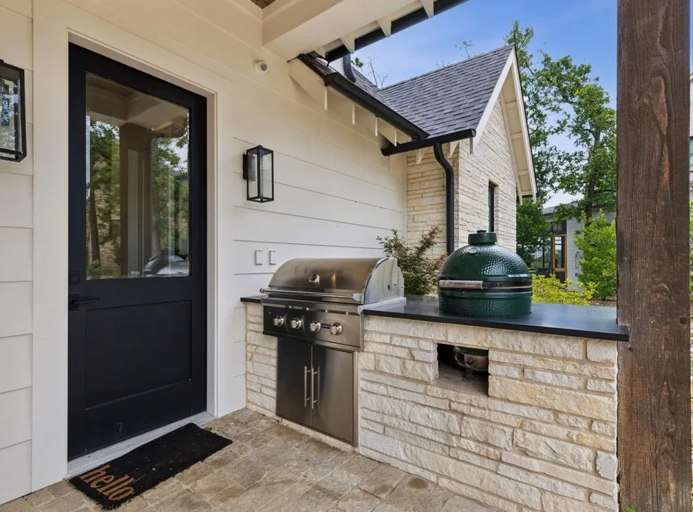 Single Family Residence For Sale in Henderson County , 13350 Waterside Drive, Malakoff, Texas 75148, 5 Bedroom, 6 Bathroom, 2 Garage spaces, 4,444 Sqft, built in 2015, mls#21402656, Real Estate Agent in Malakoff, Homes For Sale in Henderson county, Homes For Sale in Malakoff, Realtor in Malakoff Texas, Real Estate Brokerage Independent Realty Texas, Luminita Cordes Realtor