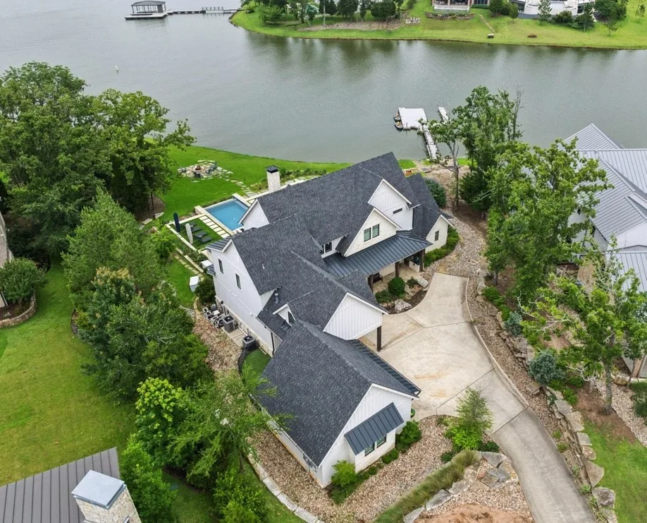 Single Family Residence For Sale in Henderson County , 13350 Waterside Drive, Malakoff, Texas 75148, 5 Bedroom, 6 Bathroom, 2 Garage spaces, 4,444 Sqft, built in 2015, mls#21402656, Real Estate Agent in Malakoff, Homes For Sale in Henderson county, Homes For Sale in Malakoff, Realtor in Malakoff Texas, Real Estate Brokerage Independent Realty Texas, Luminita Cordes Realtor