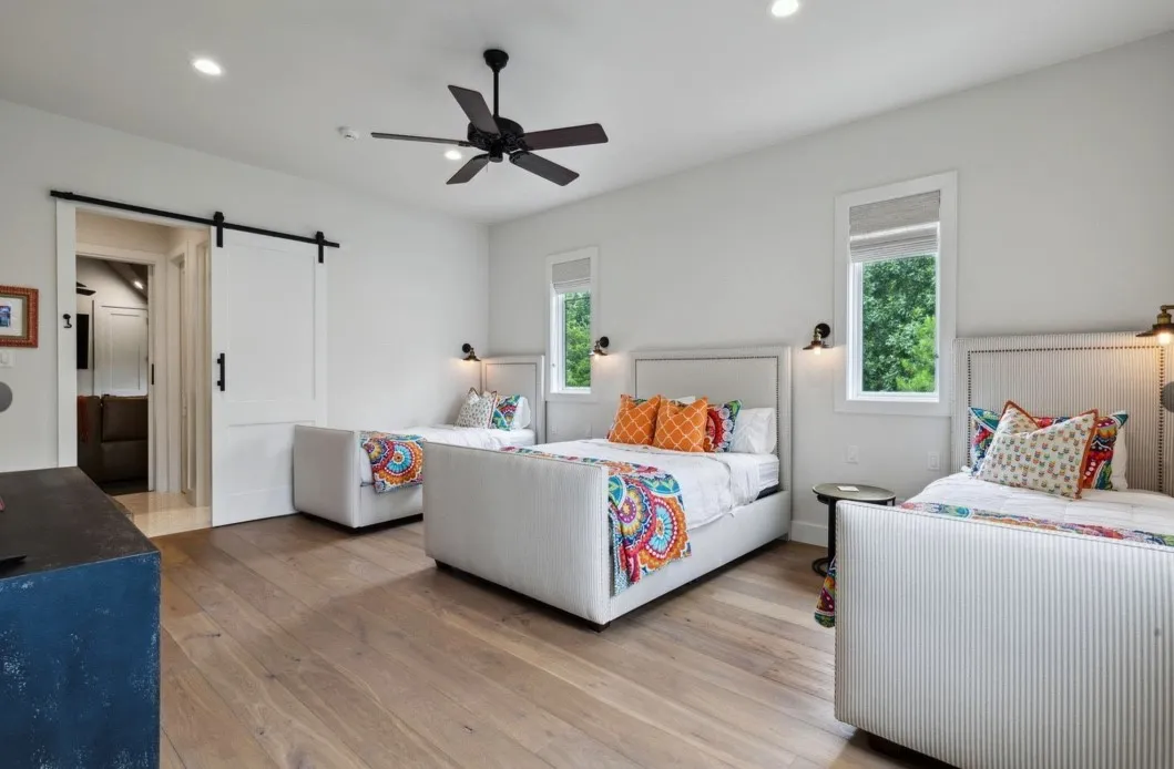 Single Family Residence For Sale in Henderson County , 13350 Waterside Drive, Malakoff, Texas 75148, 5 Bedroom, 6 Bathroom, 2 Garage spaces, 4,444 Sqft, built in 2015, mls#21402656, Real Estate Agent in Malakoff, Homes For Sale in Henderson county, Homes For Sale in Malakoff, Realtor in Malakoff Texas, Real Estate Brokerage Independent Realty Texas, Luminita Cordes Realtor