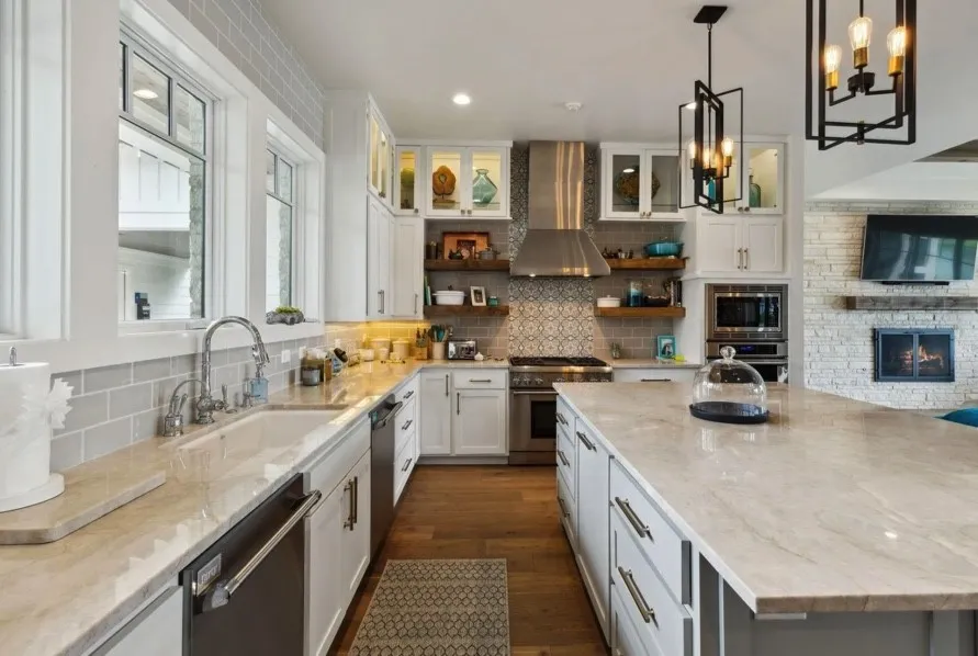Single Family Residence For Sale in Henderson County , 13350 Waterside Drive, Malakoff, Texas 75148, 5 Bedroom, 6 Bathroom, 2 Garage spaces, 4,444 Sqft, built in 2015, mls#21402656, Real Estate Agent in Malakoff, Homes For Sale in Henderson county, Homes For Sale in Malakoff, Realtor in Malakoff Texas, Real Estate Brokerage Independent Realty Texas, Luminita Cordes Realtor
