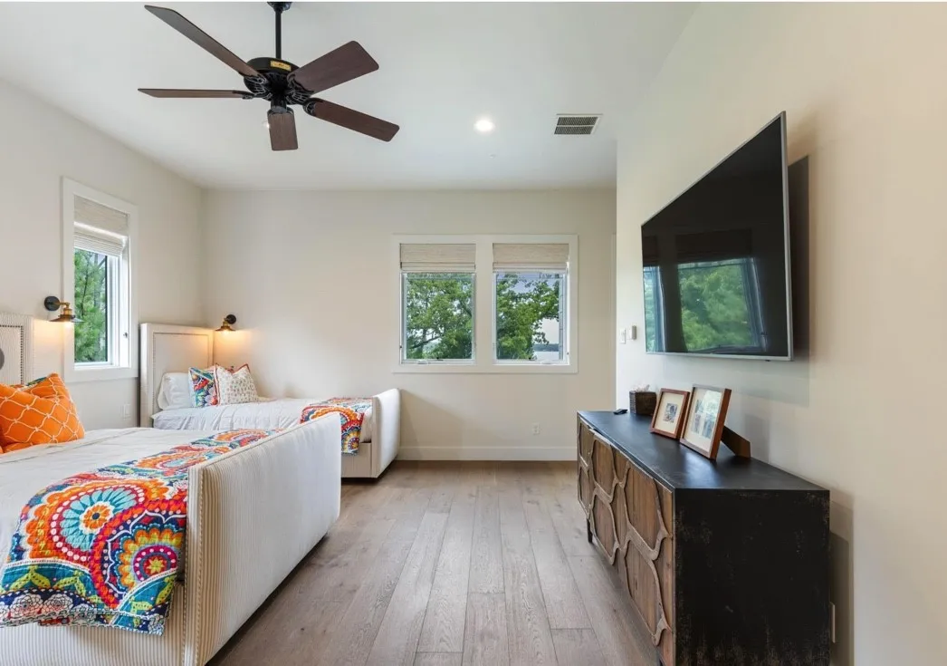 Single Family Residence For Sale in Henderson County , 13350 Waterside Drive, Malakoff, Texas 75148, 5 Bedroom, 6 Bathroom, 2 Garage spaces, 4,444 Sqft, built in 2015, mls#21402656, Real Estate Agent in Malakoff, Homes For Sale in Henderson county, Homes For Sale in Malakoff, Realtor in Malakoff Texas, Real Estate Brokerage Independent Realty Texas, Luminita Cordes Realtor