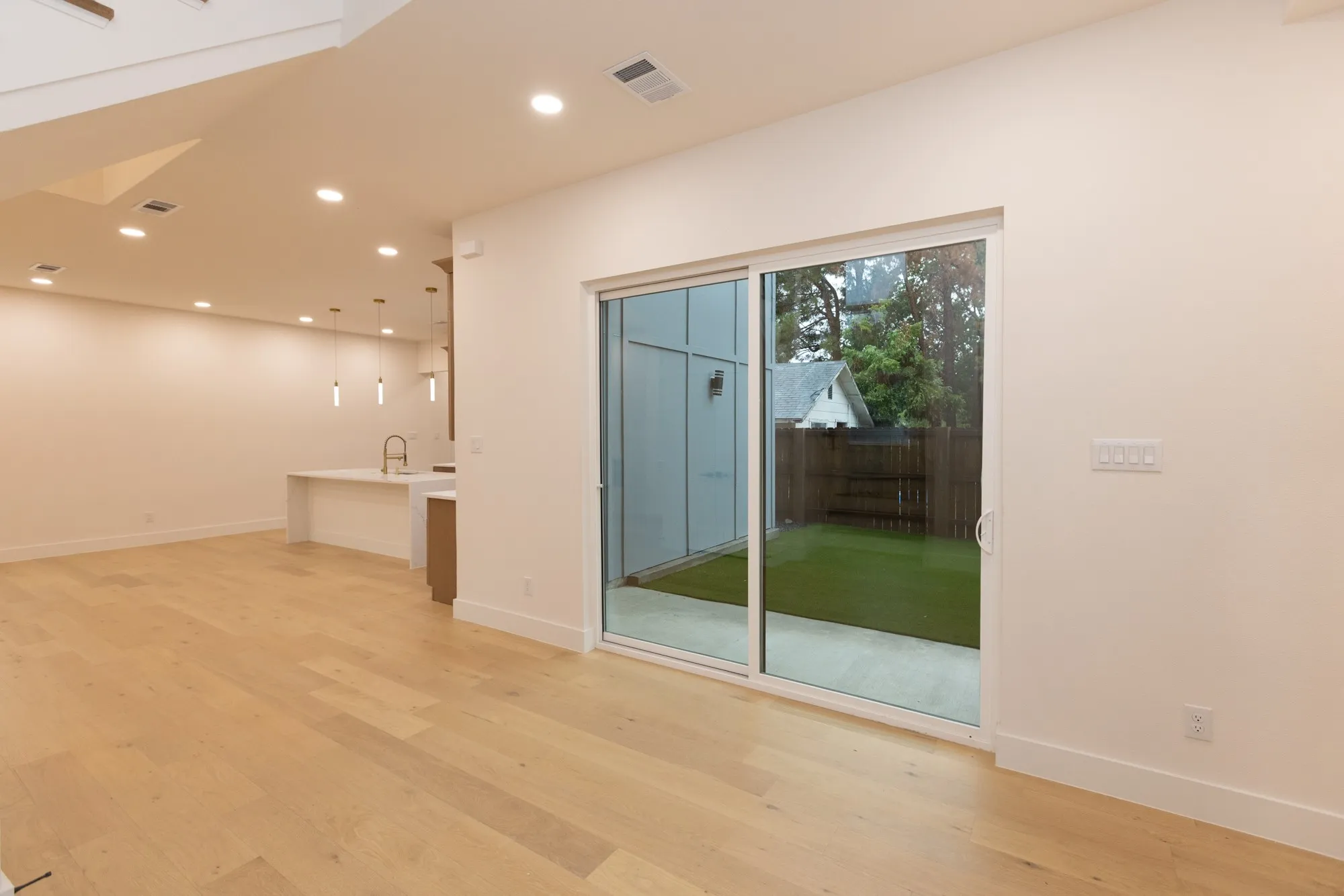 Townhouse For Rent in Dallas County , 4235 Sylvester Street, Dallas, Texas 75219, 3 Bedroom, 4 Bathroom, 2 Garage spaces, 2,840 Sqft, built in 2026, mls#21402389, Real Estate Agent in Dallas, Homes For Rent in Dallas county, Homes For Rent in Dallas, Realtor in Dallas Texas, Real Estate Brokerage Independent Realty Texas, Luminita Cordes Realtor