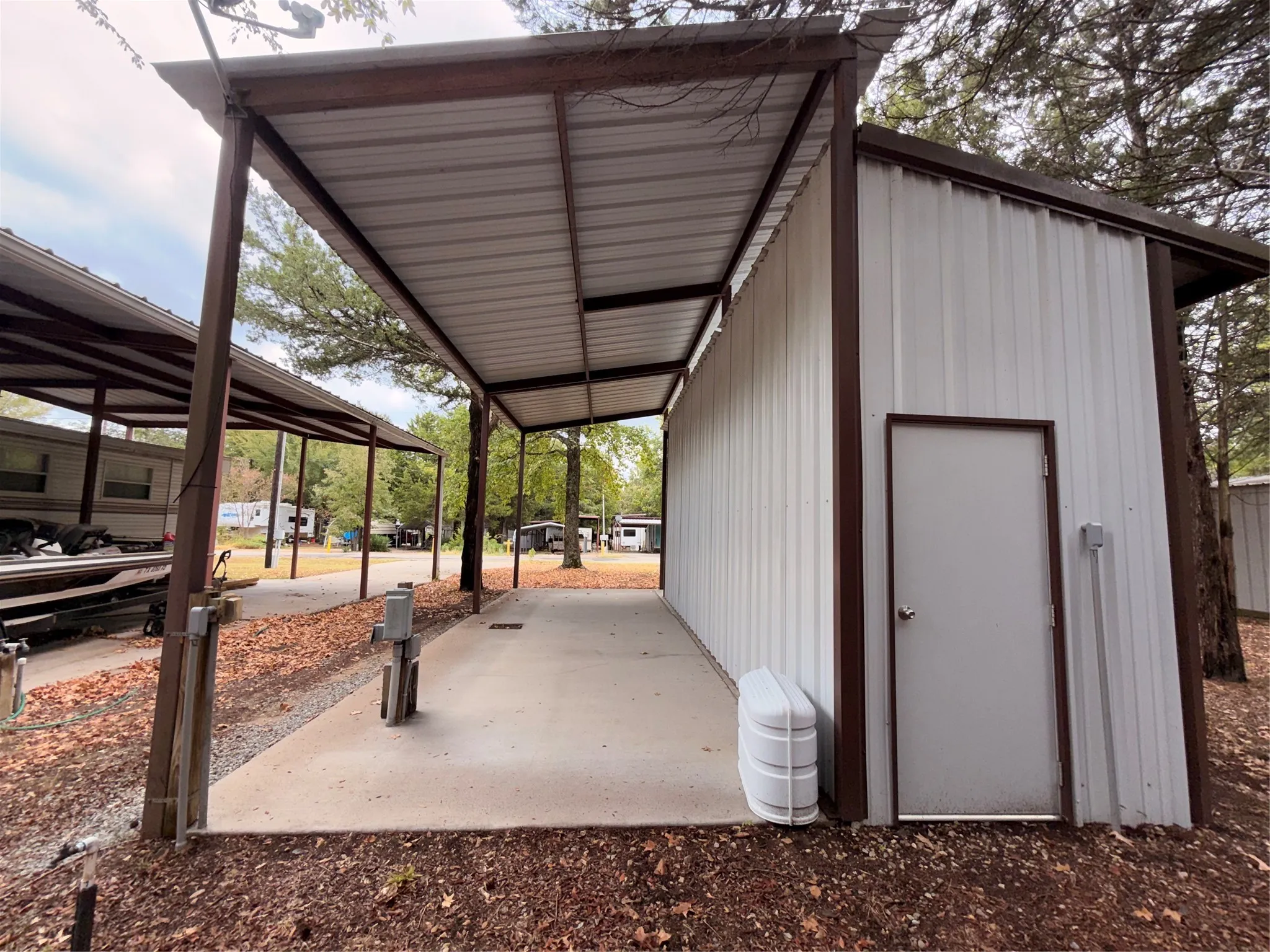Manufactured Home For Sale in Wood County , 304 Blackjack, Yantis, Texas 75497, 2 Bedroom, 2 Bathroom, Garage spaces, 638 Sqft, built in 2010, mls#21402700, Real Estate Agent in Yantis, Homes For Sale in Wood county, Homes For Sale in Yantis, Realtor in Yantis Texas, Real Estate Brokerage Independent Realty Texas, Luminita Cordes Realtor