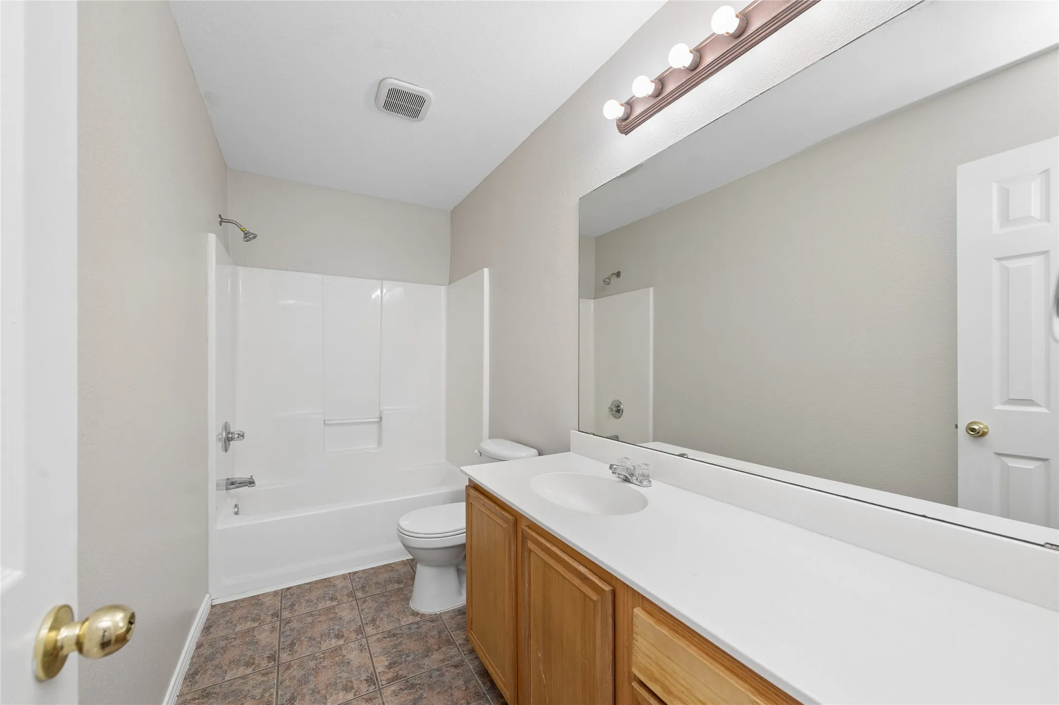 Single Family Residence For Sale in Denton County , 1411 Kingston Place, Providence Village, Texas 76227, 4 Bedroom, 3 Bathroom, 2 Garage spaces, 2,253 Sqft, built in 2005, mls#21402047, Real Estate Agent in Providence Village, Homes For Sale in Denton county, Homes For Sale in Providence Village, Realtor in Providence Village Texas, Real Estate Brokerage Independent Realty Texas, Luminita Cordes Realtor