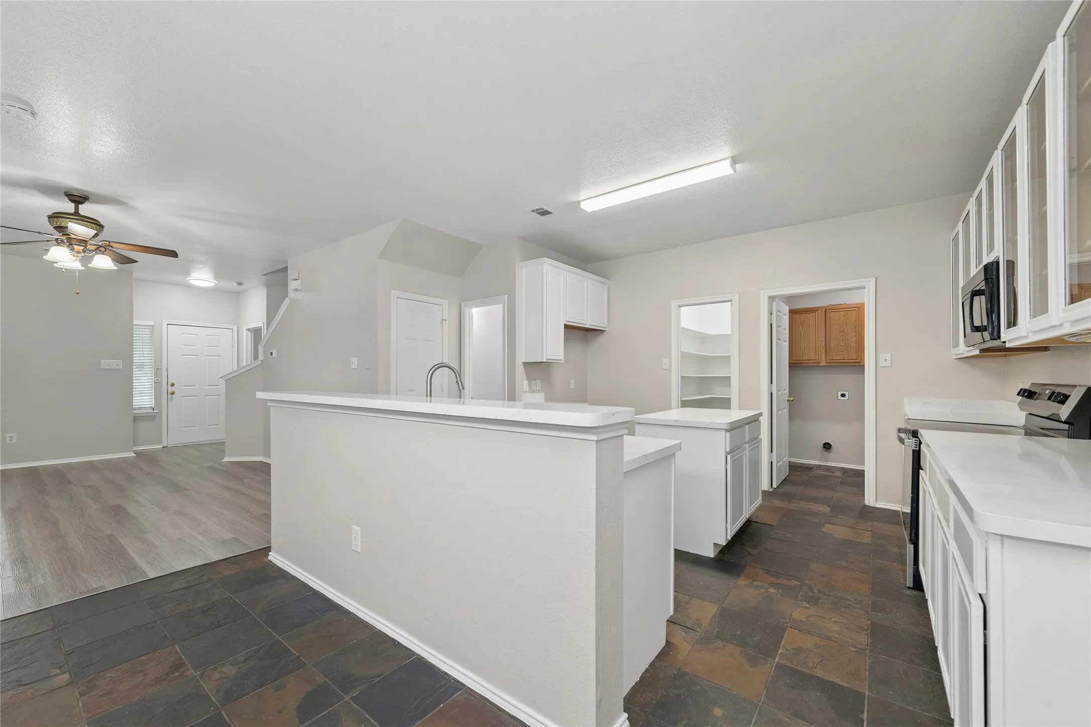 Single Family Residence For Sale in Denton County , 1411 Kingston Place, Providence Village, Texas 76227, 4 Bedroom, 3 Bathroom, 2 Garage spaces, 2,253 Sqft, built in 2005, mls#21402047, Real Estate Agent in Providence Village, Homes For Sale in Denton county, Homes For Sale in Providence Village, Realtor in Providence Village Texas, Real Estate Brokerage Independent Realty Texas, Luminita Cordes Realtor