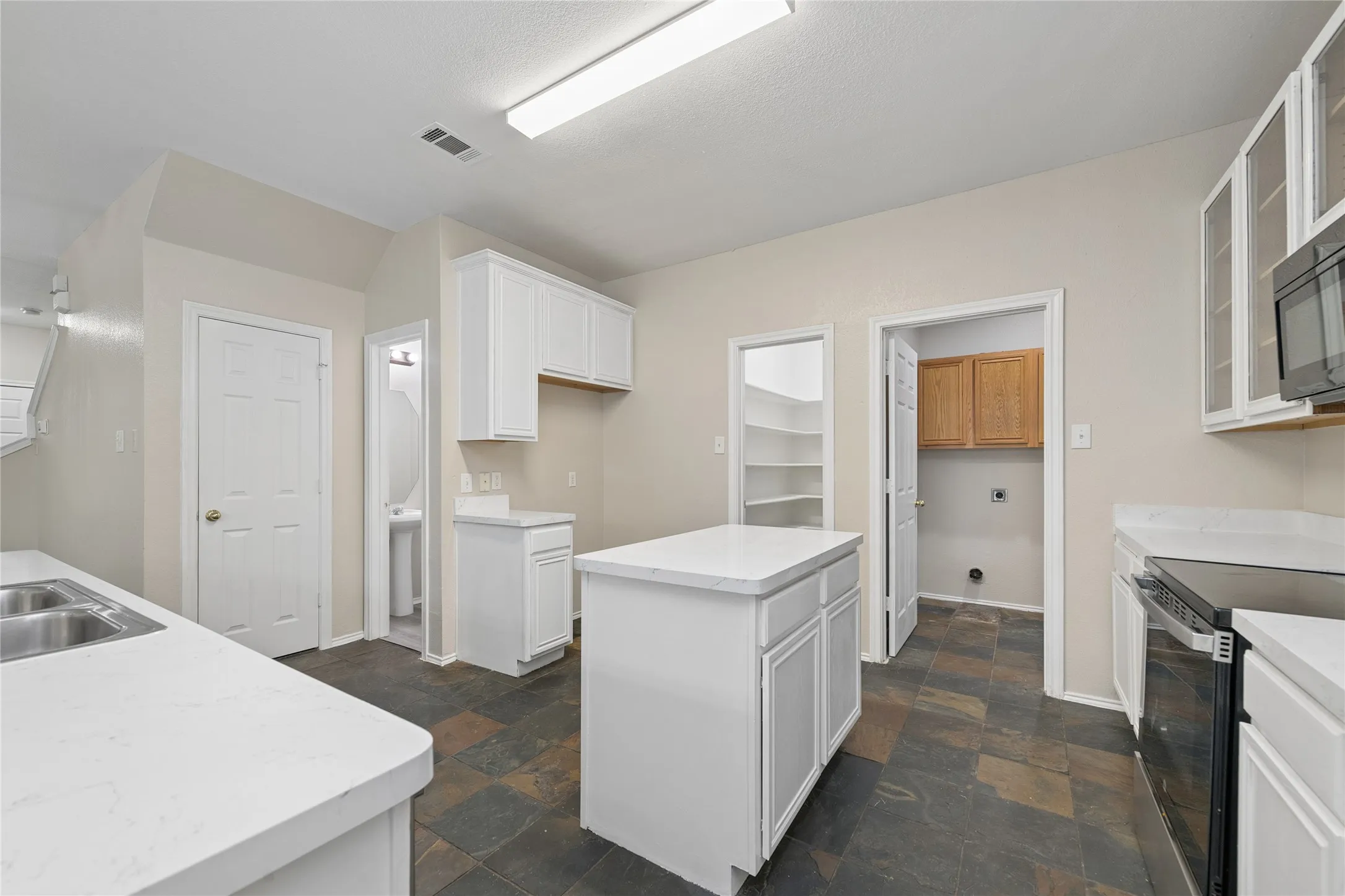 Single Family Residence For Sale in Denton County , 1411 Kingston Place, Providence Village, Texas 76227, 4 Bedroom, 3 Bathroom, 2 Garage spaces, 2,253 Sqft, built in 2005, mls#21402047, Real Estate Agent in Providence Village, Homes For Sale in Denton county, Homes For Sale in Providence Village, Realtor in Providence Village Texas, Real Estate Brokerage Independent Realty Texas, Luminita Cordes Realtor