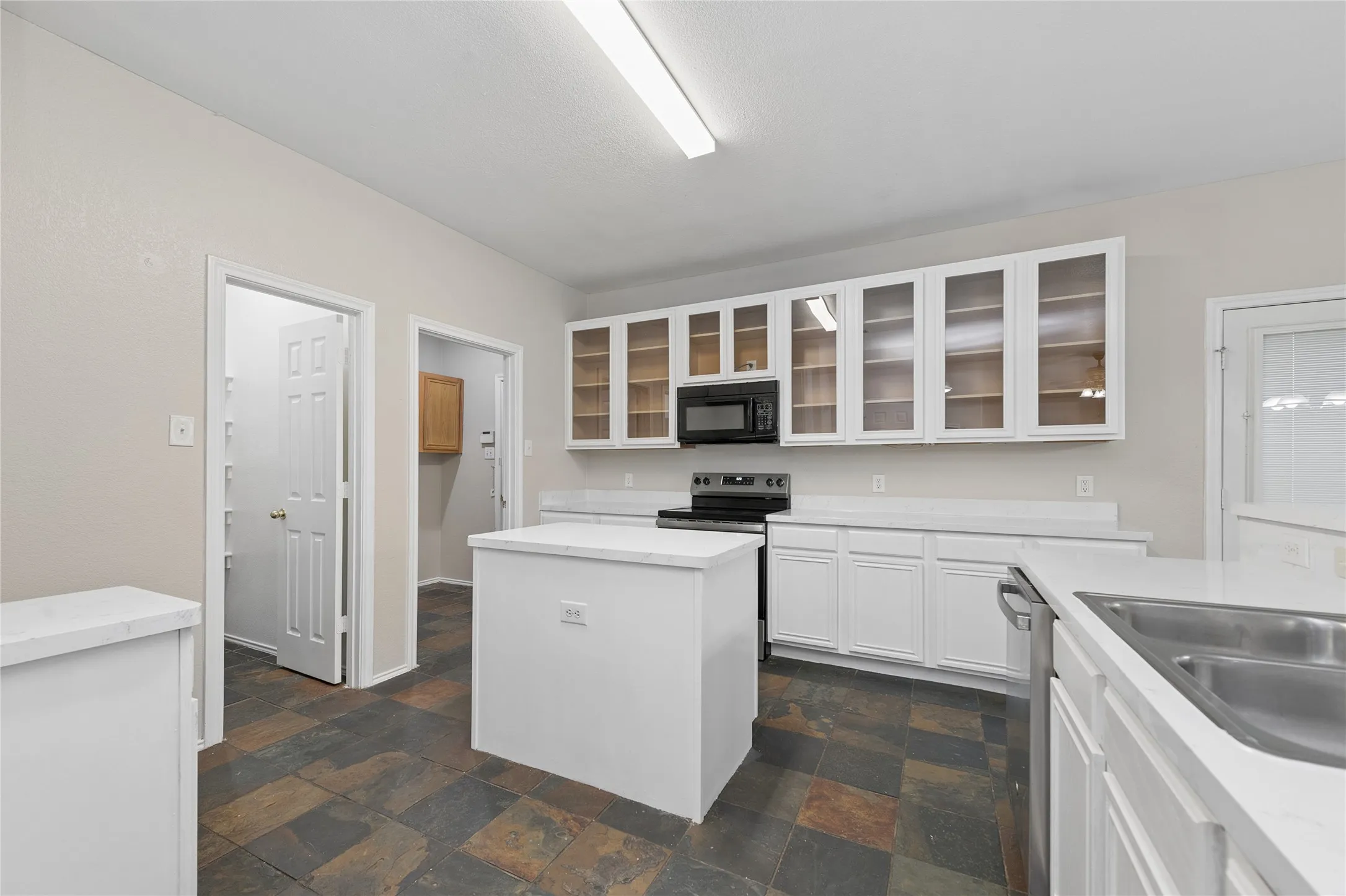 Single Family Residence For Sale in Denton County , 1411 Kingston Place, Providence Village, Texas 76227, 4 Bedroom, 3 Bathroom, 2 Garage spaces, 2,253 Sqft, built in 2005, mls#21402047, Real Estate Agent in Providence Village, Homes For Sale in Denton county, Homes For Sale in Providence Village, Realtor in Providence Village Texas, Real Estate Brokerage Independent Realty Texas, Luminita Cordes Realtor