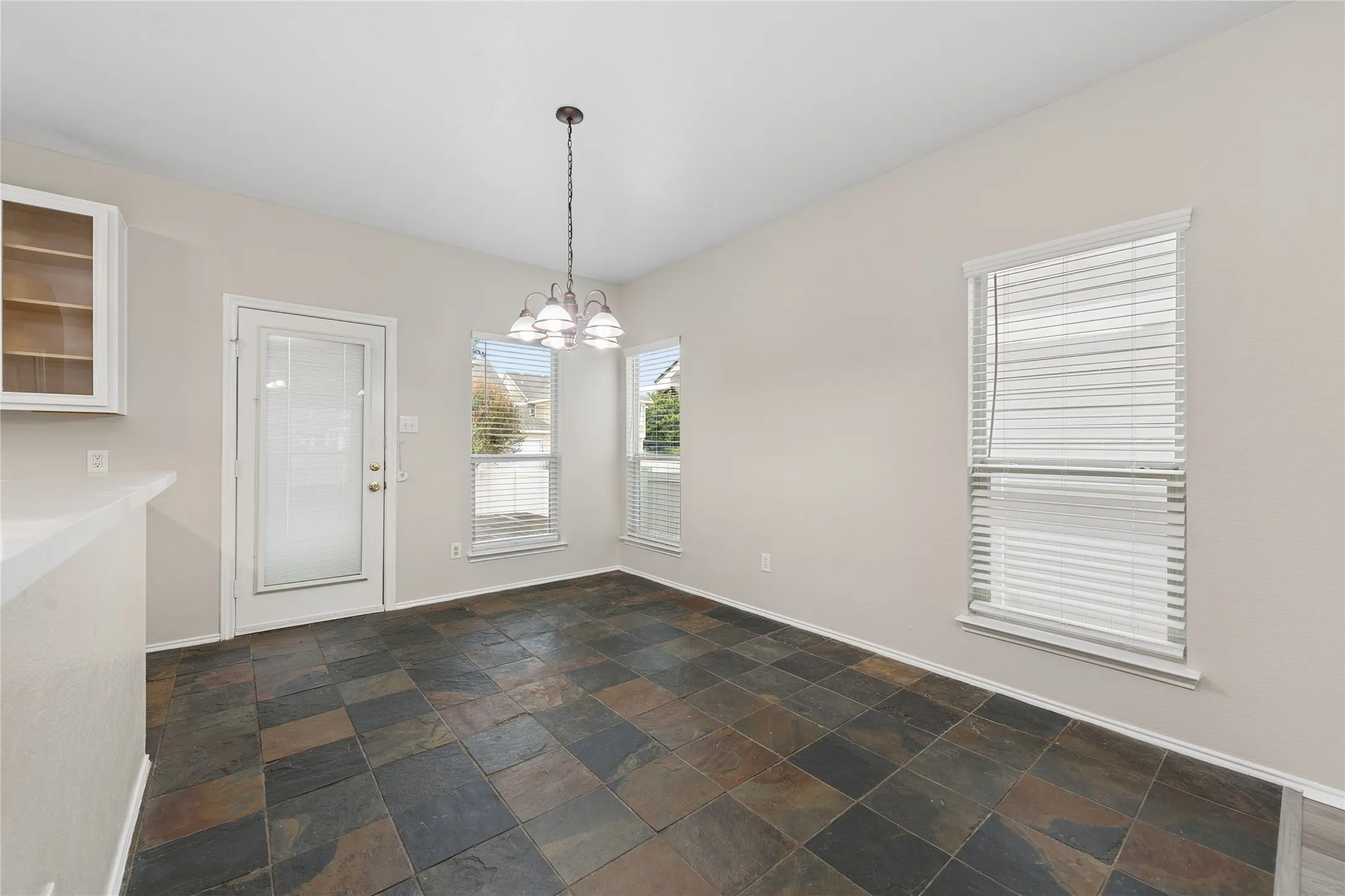 Single Family Residence For Sale in Denton County , 1411 Kingston Place, Providence Village, Texas 76227, 4 Bedroom, 3 Bathroom, 2 Garage spaces, 2,253 Sqft, built in 2005, mls#21402047, Real Estate Agent in Providence Village, Homes For Sale in Denton county, Homes For Sale in Providence Village, Realtor in Providence Village Texas, Real Estate Brokerage Independent Realty Texas, Luminita Cordes Realtor