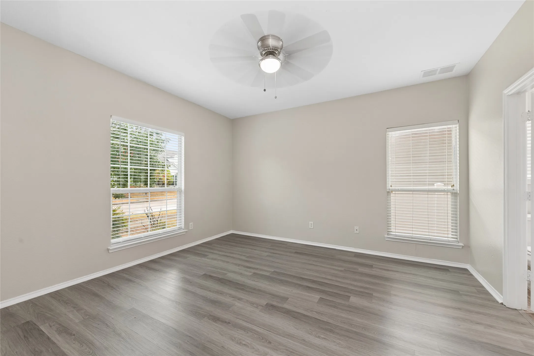 Single Family Residence For Sale in Denton County , 1411 Kingston Place, Providence Village, Texas 76227, 4 Bedroom, 3 Bathroom, 2 Garage spaces, 2,253 Sqft, built in 2005, mls#21402047, Real Estate Agent in Providence Village, Homes For Sale in Denton county, Homes For Sale in Providence Village, Realtor in Providence Village Texas, Real Estate Brokerage Independent Realty Texas, Luminita Cordes Realtor