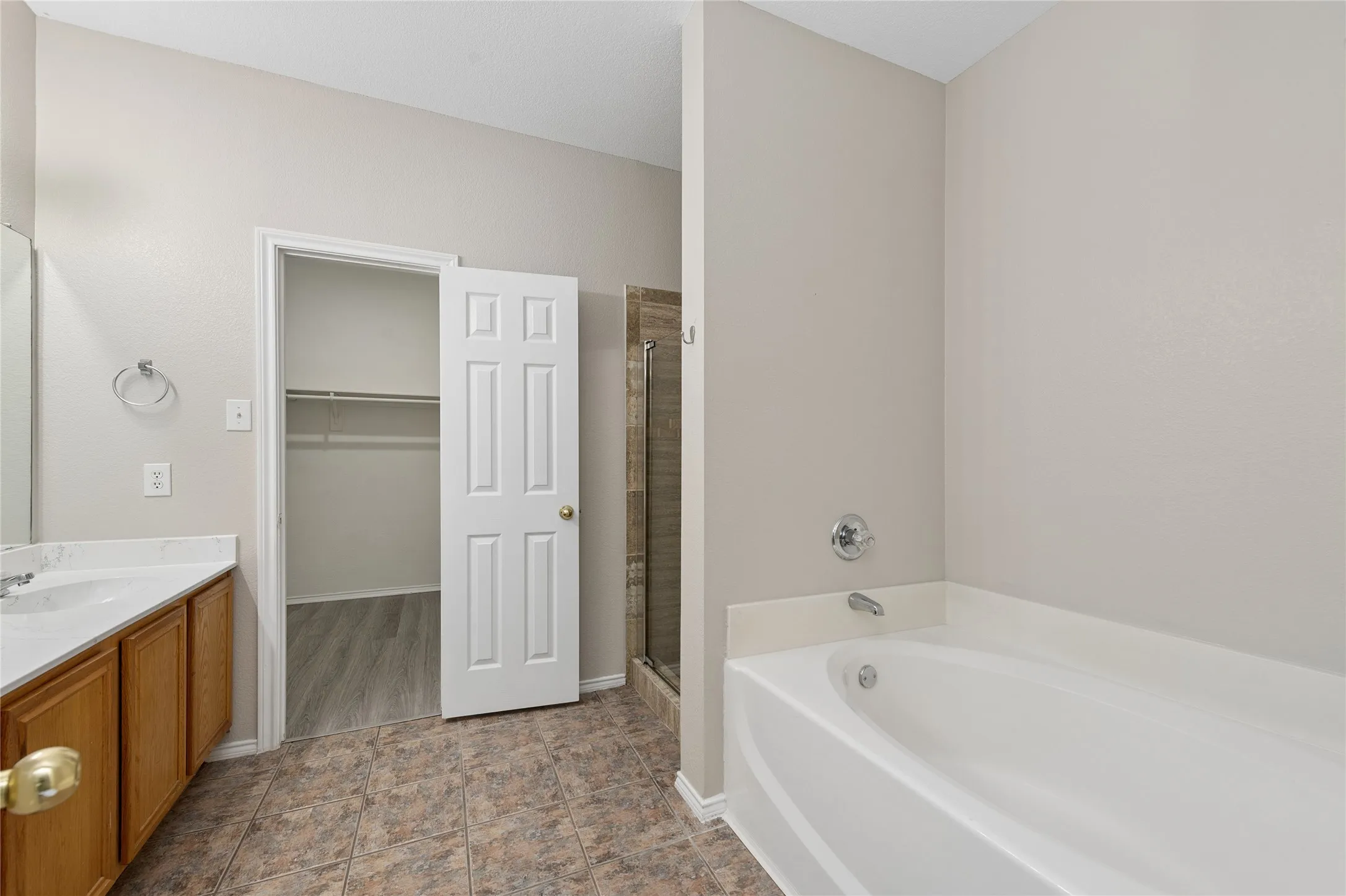 Single Family Residence For Sale in Denton County , 1411 Kingston Place, Providence Village, Texas 76227, 4 Bedroom, 3 Bathroom, 2 Garage spaces, 2,253 Sqft, built in 2005, mls#21402047, Real Estate Agent in Providence Village, Homes For Sale in Denton county, Homes For Sale in Providence Village, Realtor in Providence Village Texas, Real Estate Brokerage Independent Realty Texas, Luminita Cordes Realtor