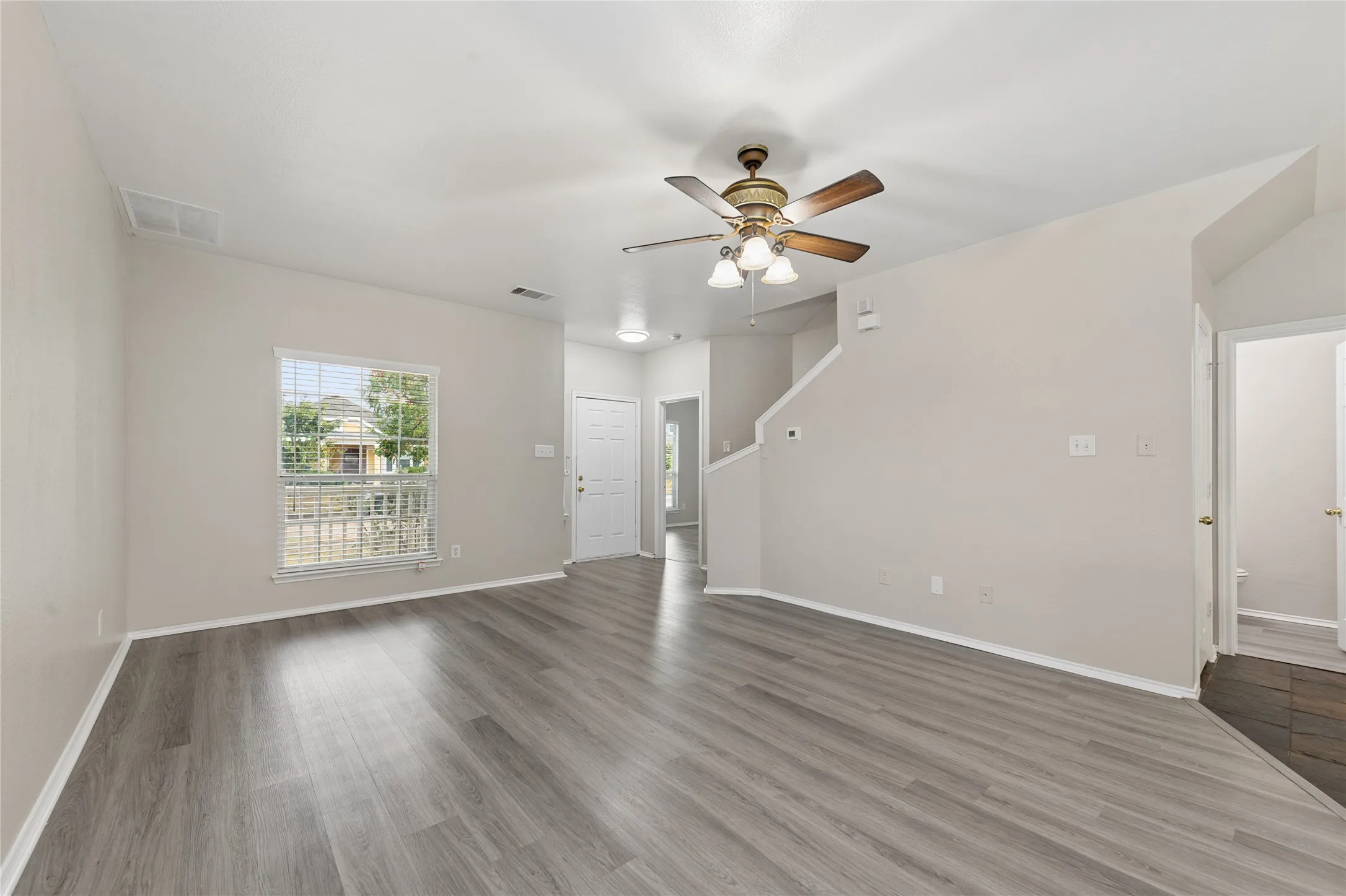 Single Family Residence For Sale in Denton County , 1411 Kingston Place, Providence Village, Texas 76227, 4 Bedroom, 3 Bathroom, 2 Garage spaces, 2,253 Sqft, built in 2005, mls#21402047, Real Estate Agent in Providence Village, Homes For Sale in Denton county, Homes For Sale in Providence Village, Realtor in Providence Village Texas, Real Estate Brokerage Independent Realty Texas, Luminita Cordes Realtor