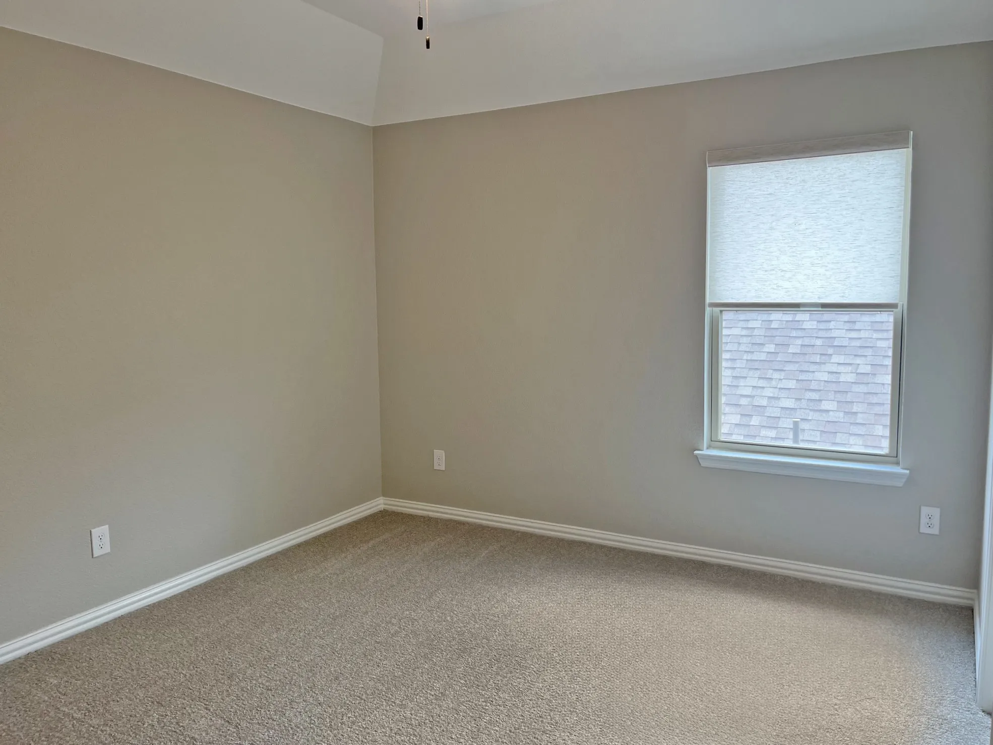 Single Family Residence For Sale in Denton County , 1117 Milfoil Drive, Justin, Texas 76247, 3 Bedroom, 3 Bathroom, 2 Garage spaces, 2,533 Sqft, built in 2022, mls#21401335, Real Estate Agent in Justin, Homes For Sale in Denton county, Homes For Sale in Justin, Realtor in Justin Texas, Real Estate Brokerage Independent Realty Texas, Luminita Cordes Realtor