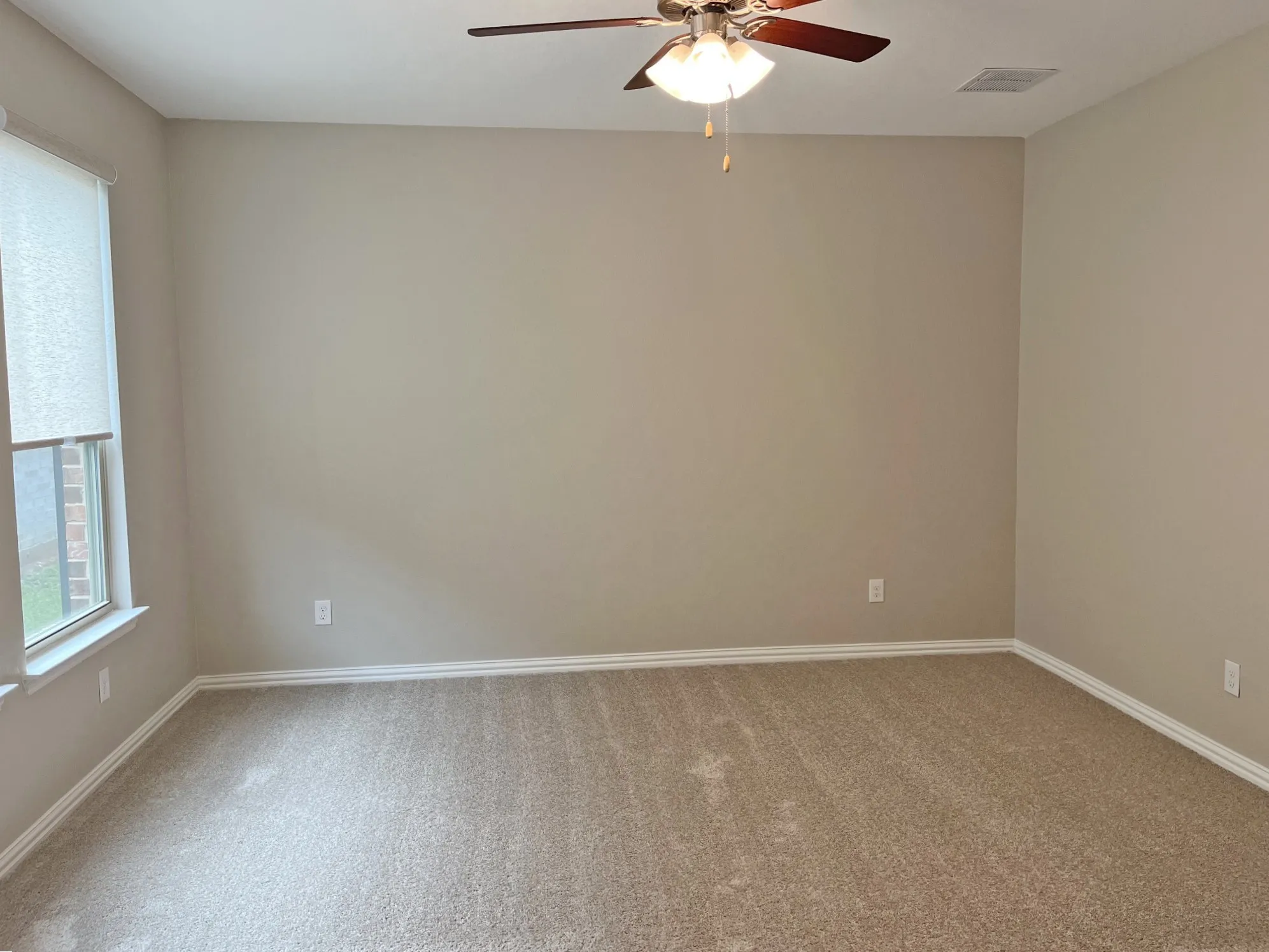 Single Family Residence For Sale in Denton County , 1117 Milfoil Drive, Justin, Texas 76247, 3 Bedroom, 3 Bathroom, 2 Garage spaces, 2,533 Sqft, built in 2022, mls#21401335, Real Estate Agent in Justin, Homes For Sale in Denton county, Homes For Sale in Justin, Realtor in Justin Texas, Real Estate Brokerage Independent Realty Texas, Luminita Cordes Realtor