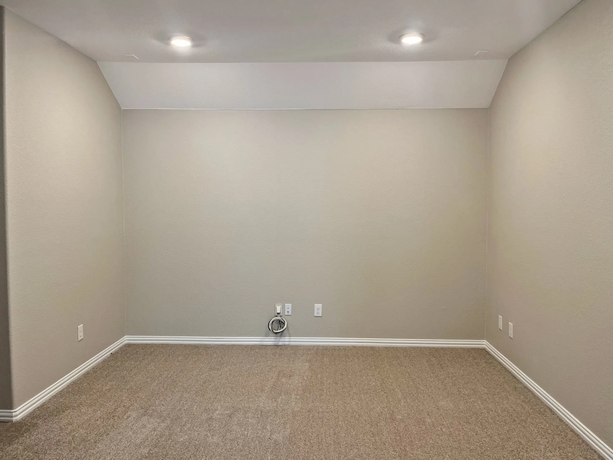 Single Family Residence For Sale in Denton County , 1117 Milfoil Drive, Justin, Texas 76247, 3 Bedroom, 3 Bathroom, 2 Garage spaces, 2,533 Sqft, built in 2022, mls#21401335, Real Estate Agent in Justin, Homes For Sale in Denton county, Homes For Sale in Justin, Realtor in Justin Texas, Real Estate Brokerage Independent Realty Texas, Luminita Cordes Realtor