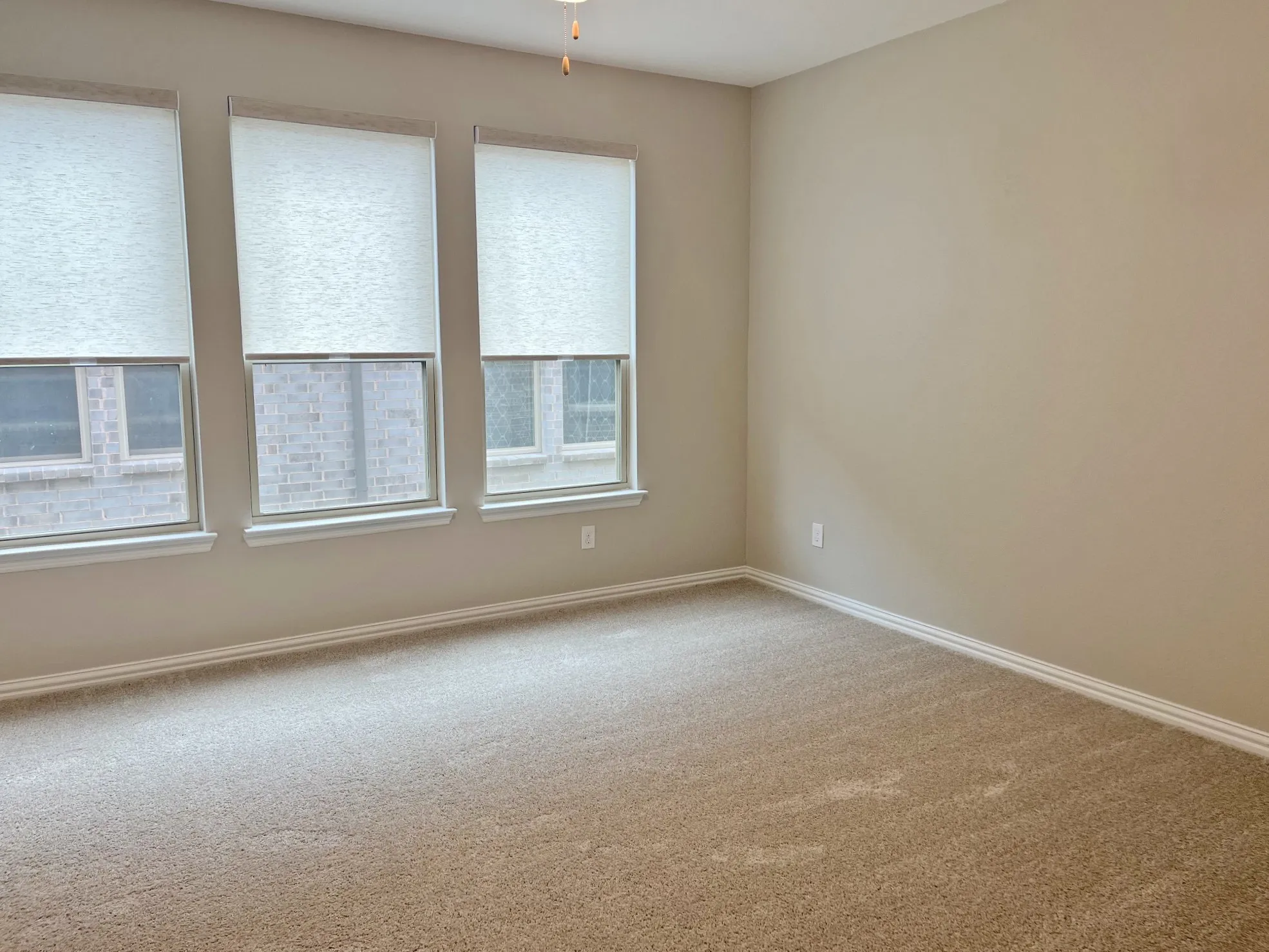 Single Family Residence For Sale in Denton County , 1117 Milfoil Drive, Justin, Texas 76247, 3 Bedroom, 3 Bathroom, 2 Garage spaces, 2,533 Sqft, built in 2022, mls#21401335, Real Estate Agent in Justin, Homes For Sale in Denton county, Homes For Sale in Justin, Realtor in Justin Texas, Real Estate Brokerage Independent Realty Texas, Luminita Cordes Realtor