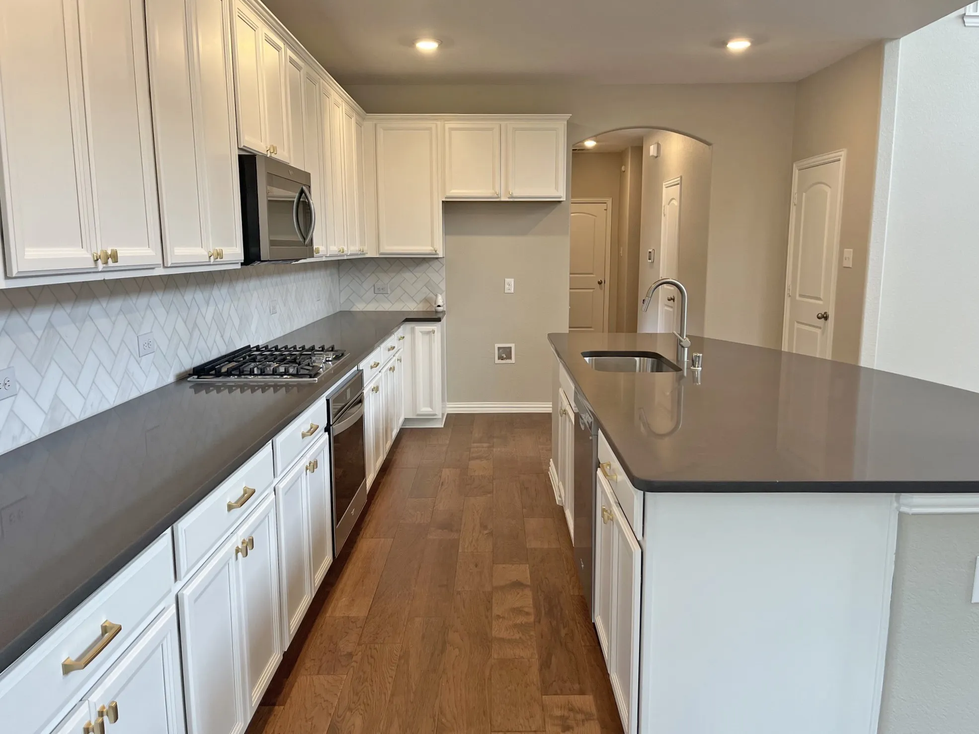 Single Family Residence For Sale in Denton County , 1117 Milfoil Drive, Justin, Texas 76247, 3 Bedroom, 3 Bathroom, 2 Garage spaces, 2,533 Sqft, built in 2022, mls#21401335, Real Estate Agent in Justin, Homes For Sale in Denton county, Homes For Sale in Justin, Realtor in Justin Texas, Real Estate Brokerage Independent Realty Texas, Luminita Cordes Realtor