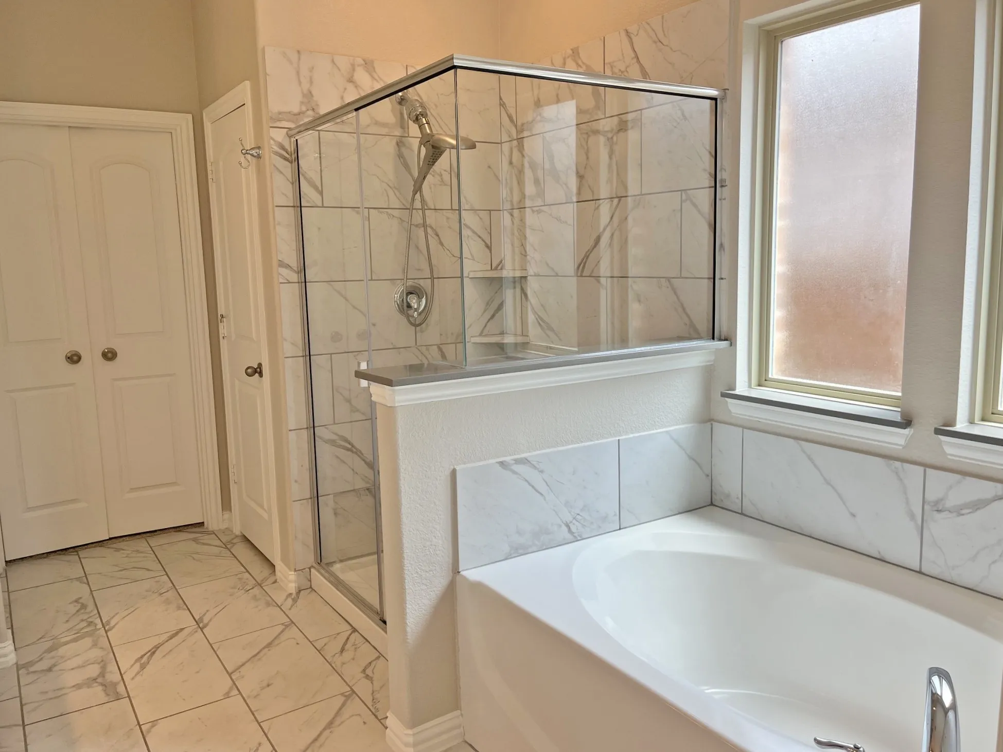Single Family Residence For Sale in Denton County , 1117 Milfoil Drive, Justin, Texas 76247, 3 Bedroom, 3 Bathroom, 2 Garage spaces, 2,533 Sqft, built in 2022, mls#21401335, Real Estate Agent in Justin, Homes For Sale in Denton county, Homes For Sale in Justin, Realtor in Justin Texas, Real Estate Brokerage Independent Realty Texas, Luminita Cordes Realtor