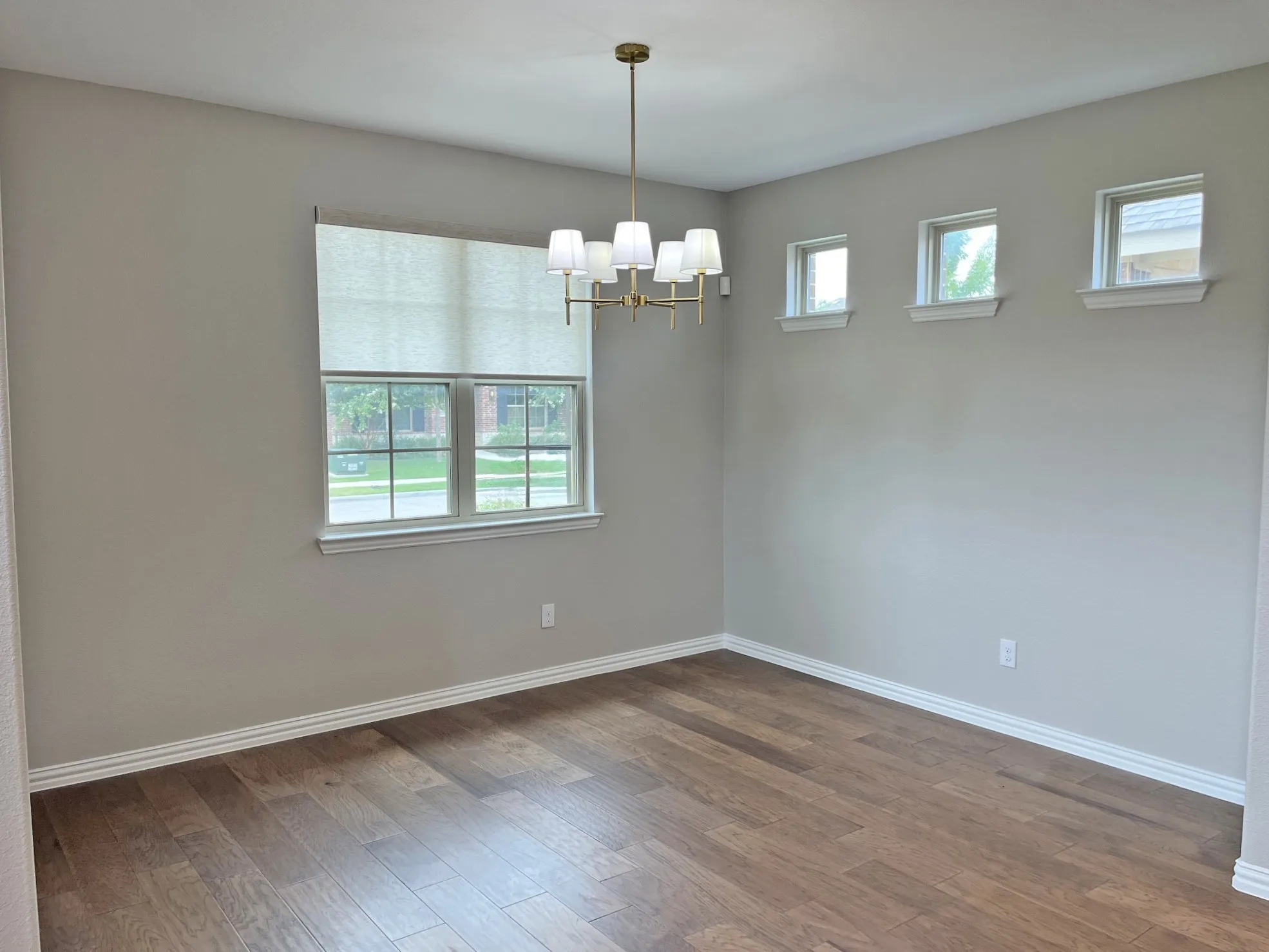 Single Family Residence For Sale in Denton County , 1117 Milfoil Drive, Justin, Texas 76247, 3 Bedroom, 3 Bathroom, 2 Garage spaces, 2,533 Sqft, built in 2022, mls#21401335, Real Estate Agent in Justin, Homes For Sale in Denton county, Homes For Sale in Justin, Realtor in Justin Texas, Real Estate Brokerage Independent Realty Texas, Luminita Cordes Realtor