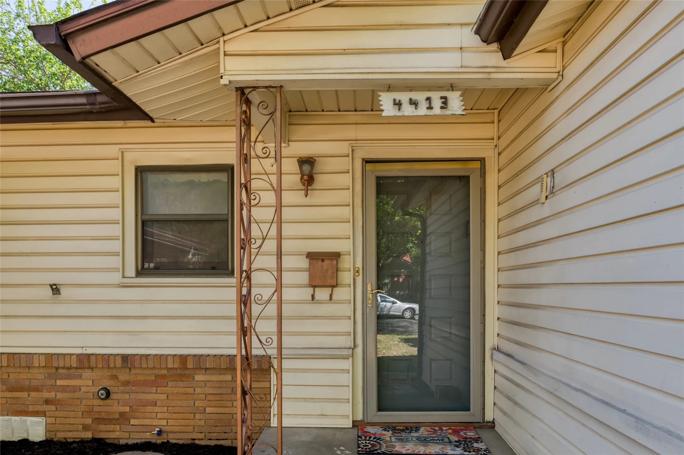 Duplex For Rent in Tarrant County , 4413 Vermont Avenue A, Fort Worth, Texas 76115, 3 Bedroom, 2 Bathroom, Garage spaces, 1,210 Sqft, built in 1952, mls#21402706, Real Estate Agent in Fort Worth, Homes For Rent in Tarrant county, Homes For Rent in Fort Worth, Realtor in Fort Worth Texas, Real Estate Brokerage Independent Realty Texas, Luminita Cordes Realtor