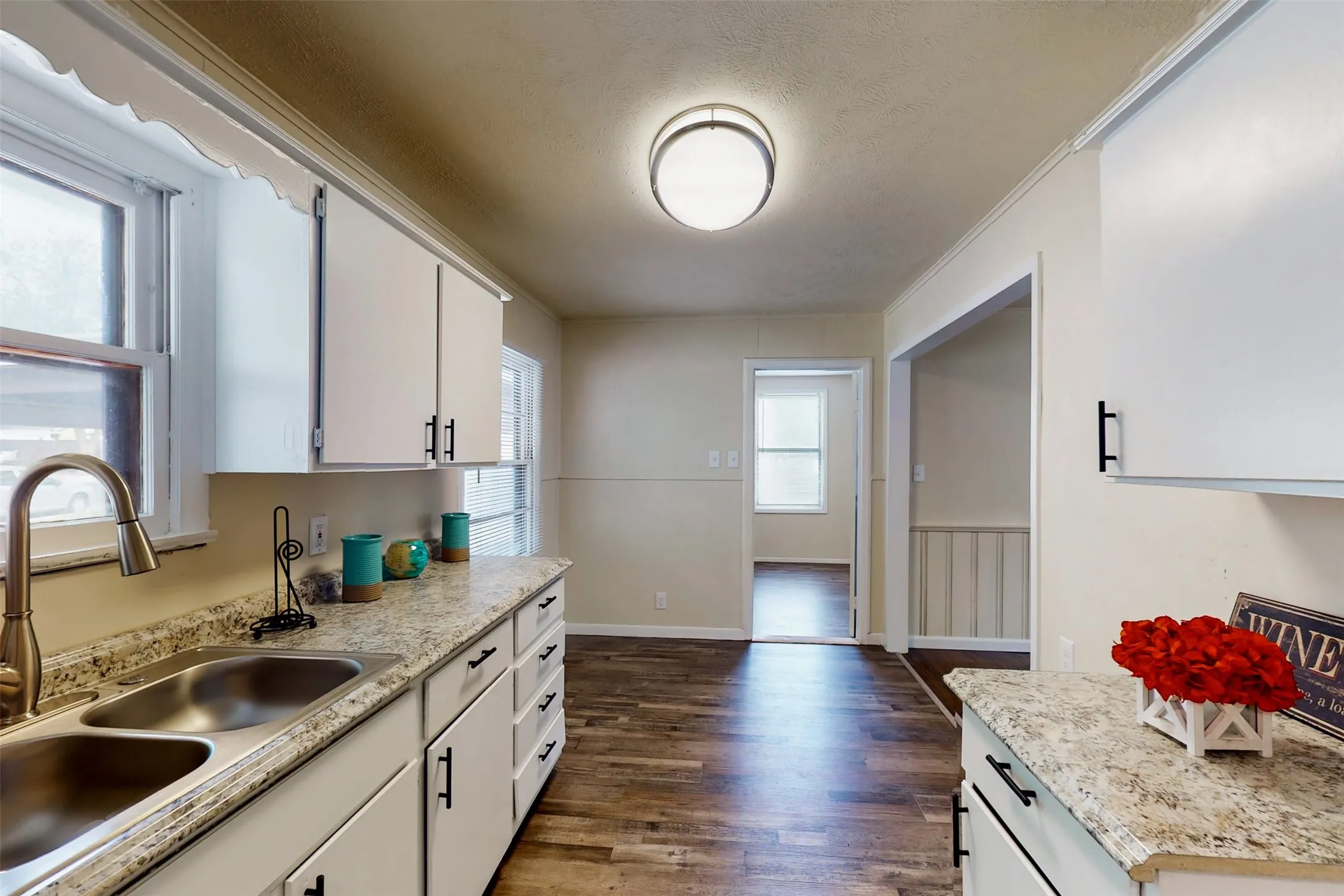 Duplex For Rent in Tarrant County , 4413 Vermont Avenue A, Fort Worth, Texas 76115, 3 Bedroom, 2 Bathroom, Garage spaces, 1,210 Sqft, built in 1952, mls#21402706, Real Estate Agent in Fort Worth, Homes For Rent in Tarrant county, Homes For Rent in Fort Worth, Realtor in Fort Worth Texas, Real Estate Brokerage Independent Realty Texas, Luminita Cordes Realtor