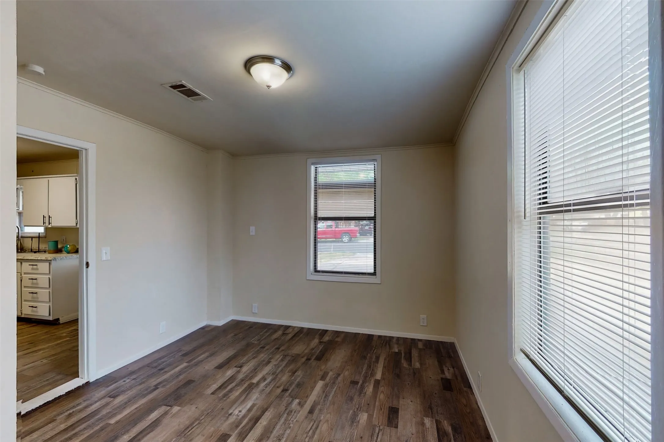 Duplex For Rent in Tarrant County , 4413 Vermont Avenue A, Fort Worth, Texas 76115, 3 Bedroom, 2 Bathroom, Garage spaces, 1,210 Sqft, built in 1952, mls#21402706, Real Estate Agent in Fort Worth, Homes For Rent in Tarrant county, Homes For Rent in Fort Worth, Realtor in Fort Worth Texas, Real Estate Brokerage Independent Realty Texas, Luminita Cordes Realtor