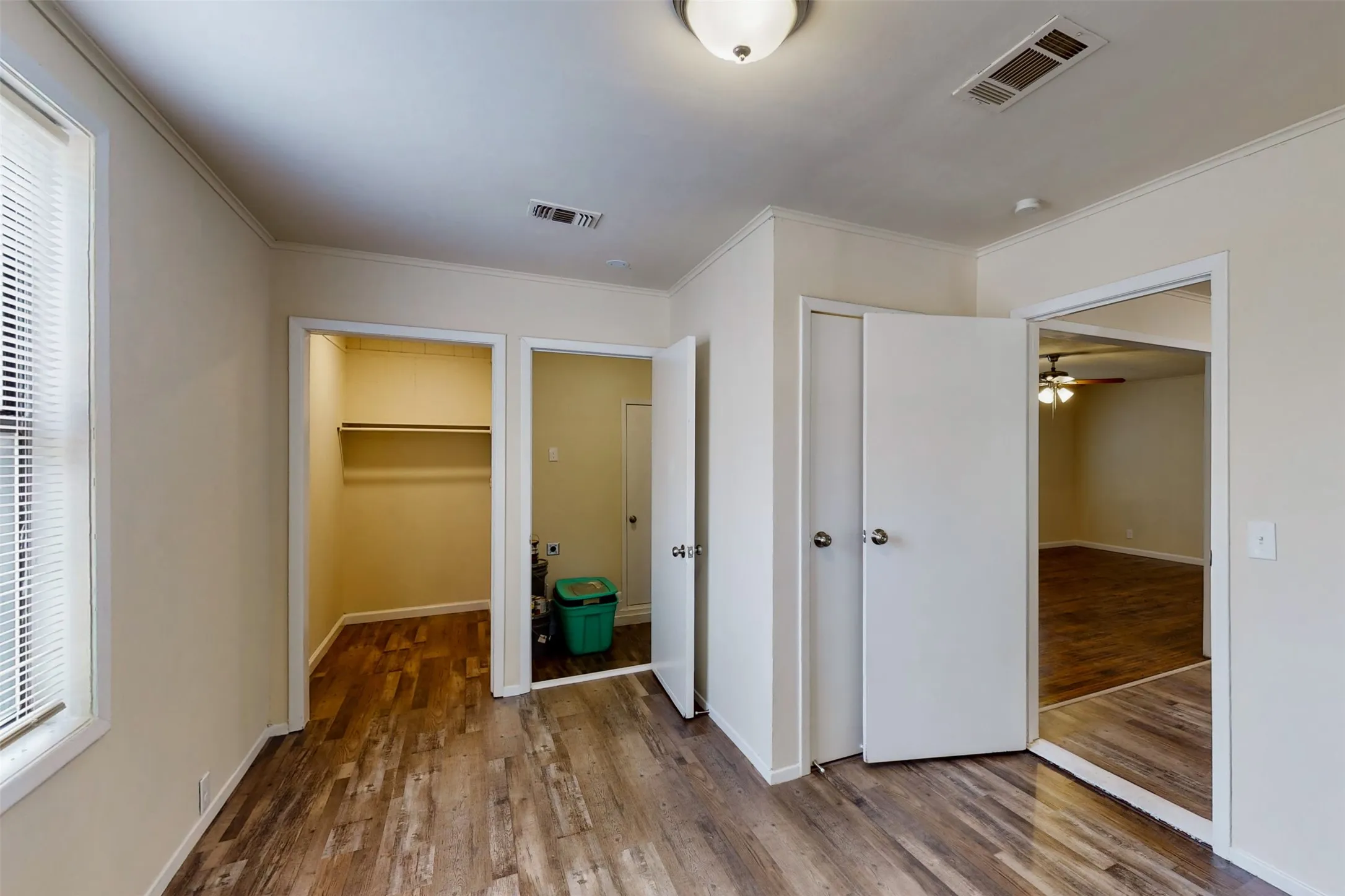 Duplex For Rent in Tarrant County , 4413 Vermont Avenue A, Fort Worth, Texas 76115, 3 Bedroom, 2 Bathroom, Garage spaces, 1,210 Sqft, built in 1952, mls#21402706, Real Estate Agent in Fort Worth, Homes For Rent in Tarrant county, Homes For Rent in Fort Worth, Realtor in Fort Worth Texas, Real Estate Brokerage Independent Realty Texas, Luminita Cordes Realtor