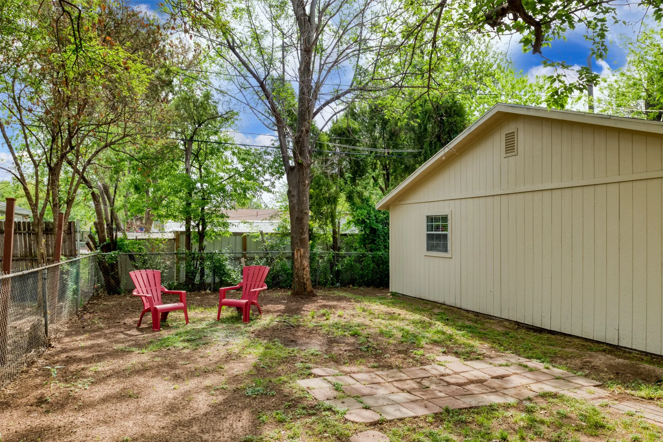 Duplex For Rent in Tarrant County , 4413 Vermont Avenue A, Fort Worth, Texas 76115, 3 Bedroom, 2 Bathroom, Garage spaces, 1,210 Sqft, built in 1952, mls#21402706, Real Estate Agent in Fort Worth, Homes For Rent in Tarrant county, Homes For Rent in Fort Worth, Realtor in Fort Worth Texas, Real Estate Brokerage Independent Realty Texas, Luminita Cordes Realtor