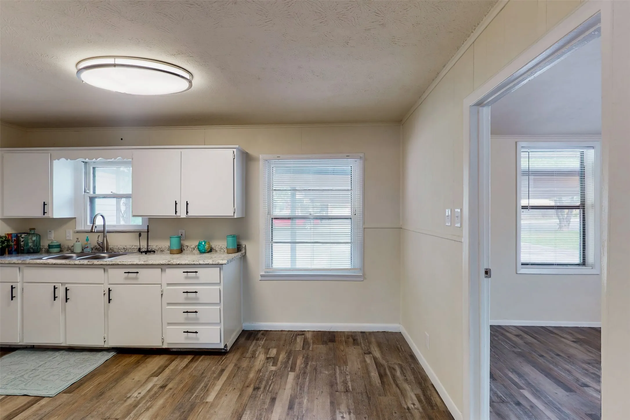 Duplex For Rent in Tarrant County , 4413 Vermont Avenue A, Fort Worth, Texas 76115, 3 Bedroom, 2 Bathroom, Garage spaces, 1,210 Sqft, built in 1952, mls#21402706, Real Estate Agent in Fort Worth, Homes For Rent in Tarrant county, Homes For Rent in Fort Worth, Realtor in Fort Worth Texas, Real Estate Brokerage Independent Realty Texas, Luminita Cordes Realtor