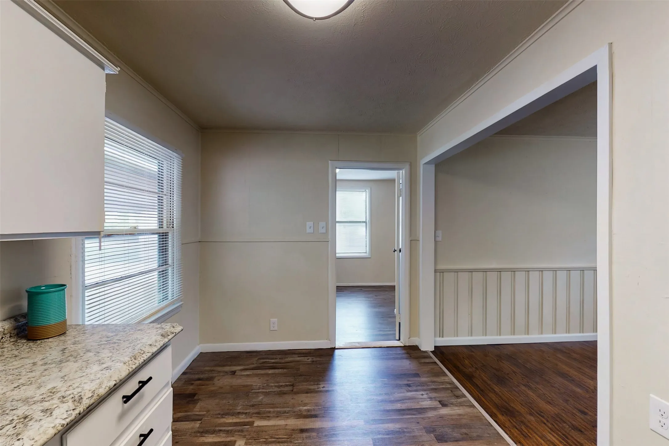 Duplex For Rent in Tarrant County , 4413 Vermont Avenue A, Fort Worth, Texas 76115, 3 Bedroom, 2 Bathroom, Garage spaces, 1,210 Sqft, built in 1952, mls#21402706, Real Estate Agent in Fort Worth, Homes For Rent in Tarrant county, Homes For Rent in Fort Worth, Realtor in Fort Worth Texas, Real Estate Brokerage Independent Realty Texas, Luminita Cordes Realtor