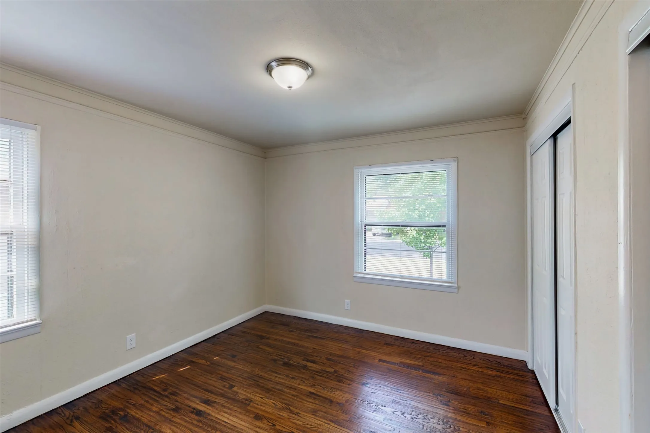 Duplex For Rent in Tarrant County , 4413 Vermont Avenue A, Fort Worth, Texas 76115, 3 Bedroom, 2 Bathroom, Garage spaces, 1,210 Sqft, built in 1952, mls#21402706, Real Estate Agent in Fort Worth, Homes For Rent in Tarrant county, Homes For Rent in Fort Worth, Realtor in Fort Worth Texas, Real Estate Brokerage Independent Realty Texas, Luminita Cordes Realtor