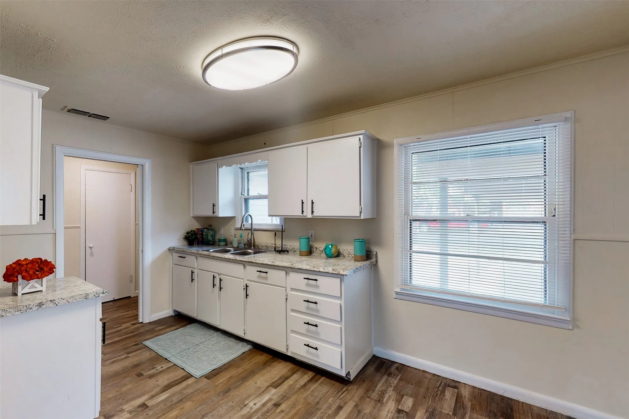 Duplex For Rent in Tarrant County , 4413 Vermont Avenue A, Fort Worth, Texas 76115, 3 Bedroom, 2 Bathroom, Garage spaces, 1,210 Sqft, built in 1952, mls#21402706, Real Estate Agent in Fort Worth, Homes For Rent in Tarrant county, Homes For Rent in Fort Worth, Realtor in Fort Worth Texas, Real Estate Brokerage Independent Realty Texas, Luminita Cordes Realtor